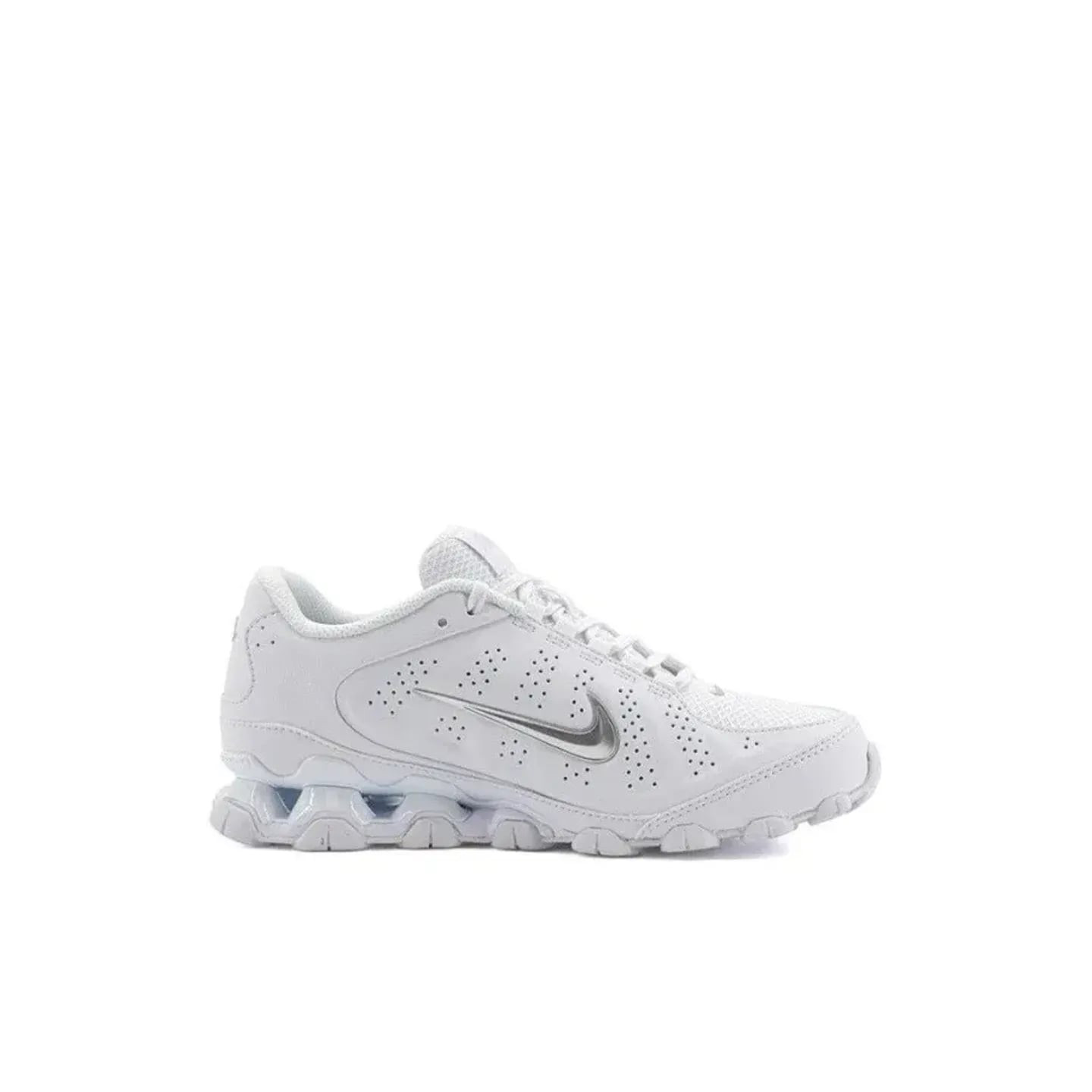 Vue arrière des Nike Reax 8 NSW SL femme : amorti au talon et cuir synthétique.