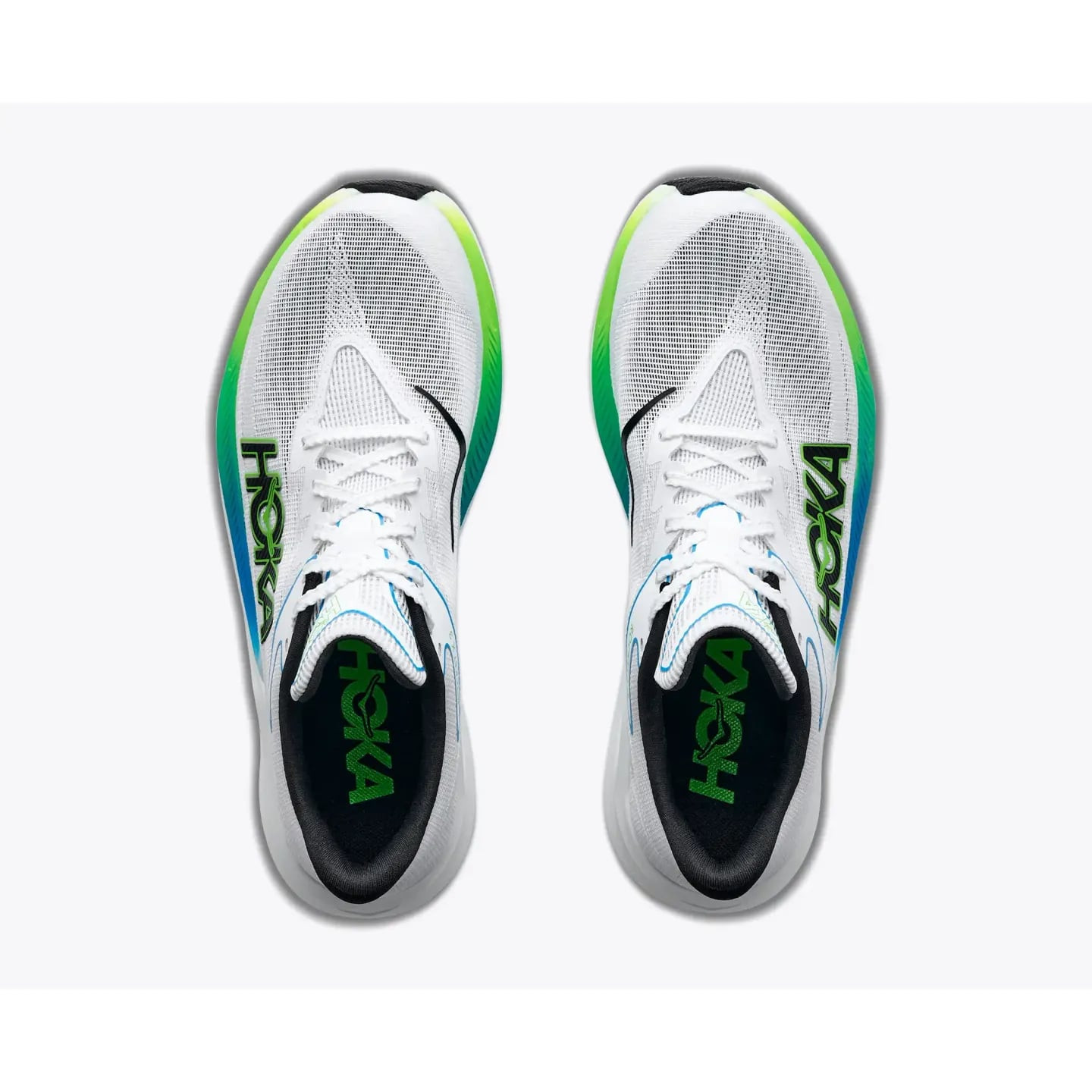 Vue de face de la chaussure de course HOKA Rocket X 3, mettant en avant le bout profilé et le systèm