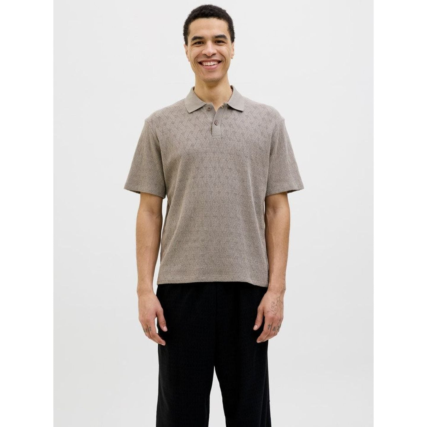 Tenue élégante avec polo jacquard JACK&JONES PREMIUM 2011596 associé à un chino.