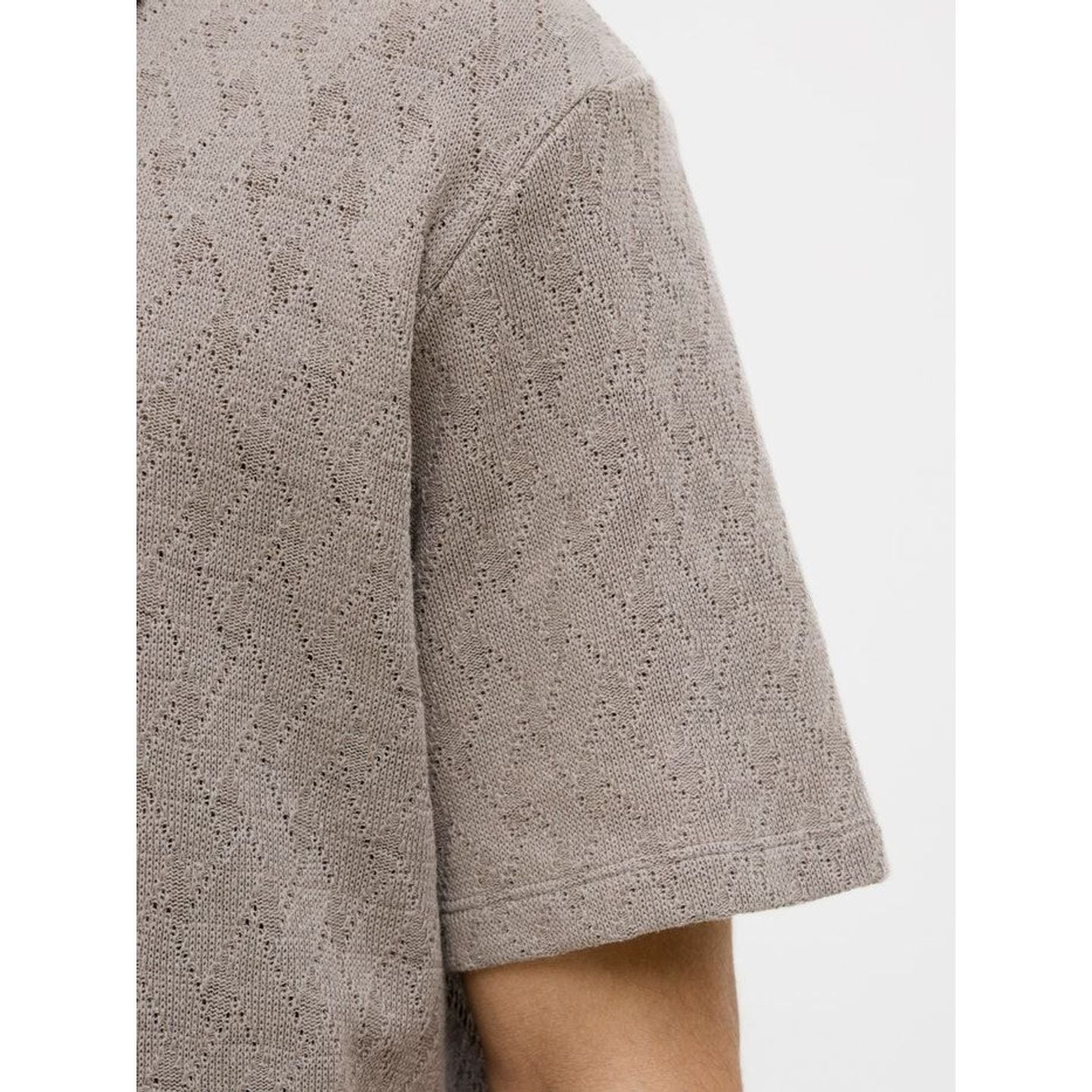Détail du col polo boutonné et des boutons du polo jacquard JACK&JONES PREMIUM 2011596.