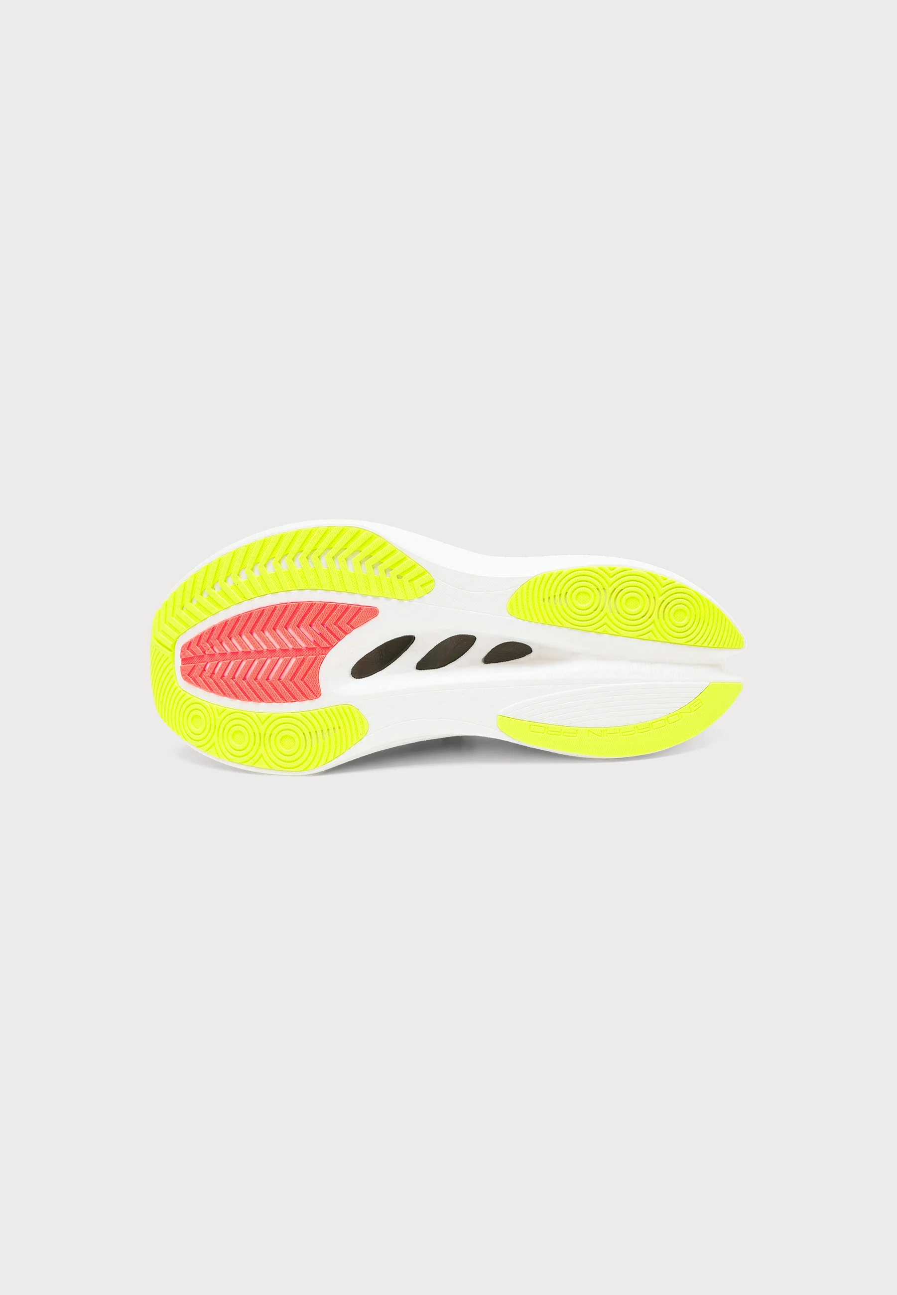 Saucony Endorphin Pro 5 : Plaque carbone pour performances optimales
