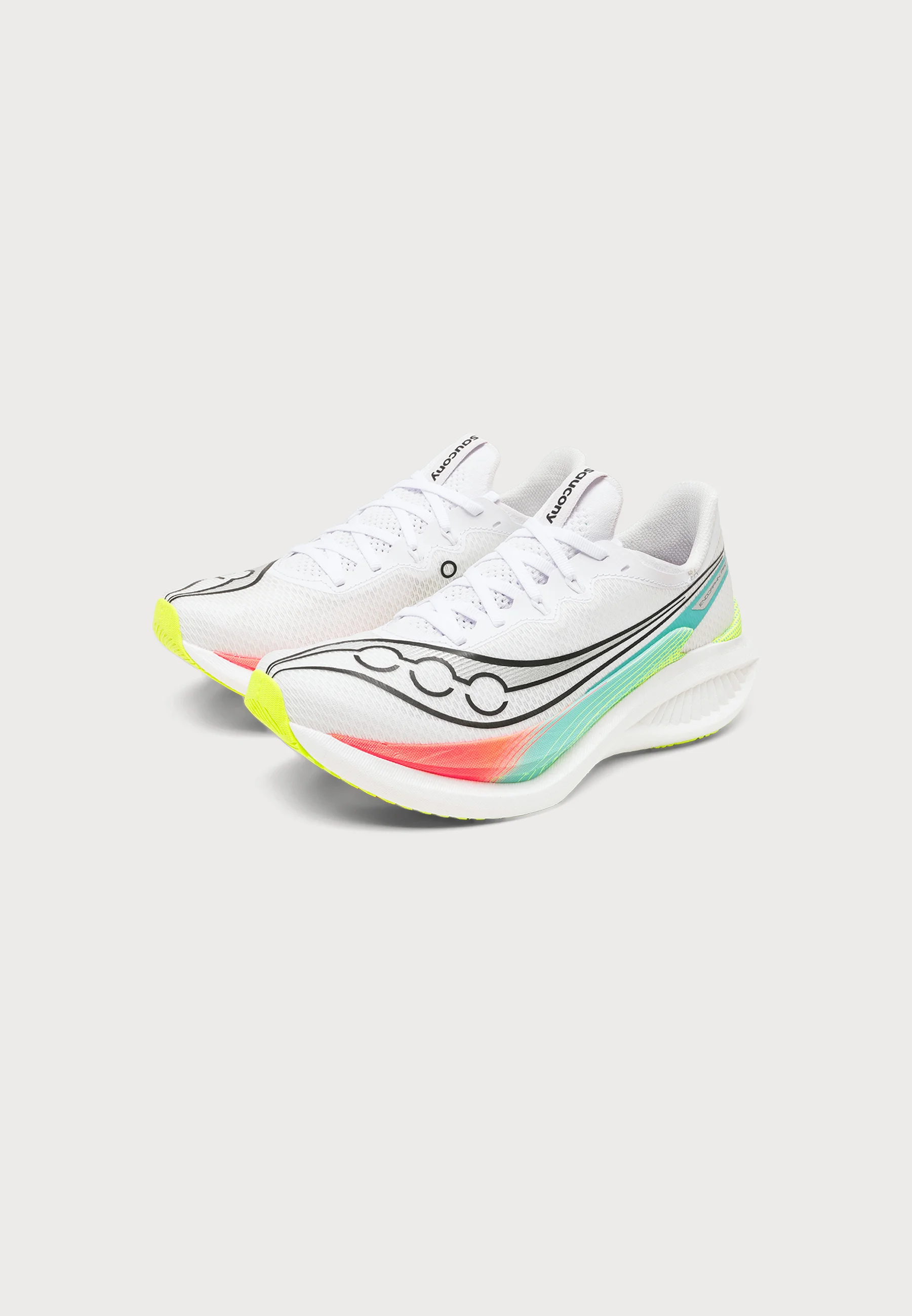 Saucony Endorphin Pro 5 : Plaque carbone pour performances optimales