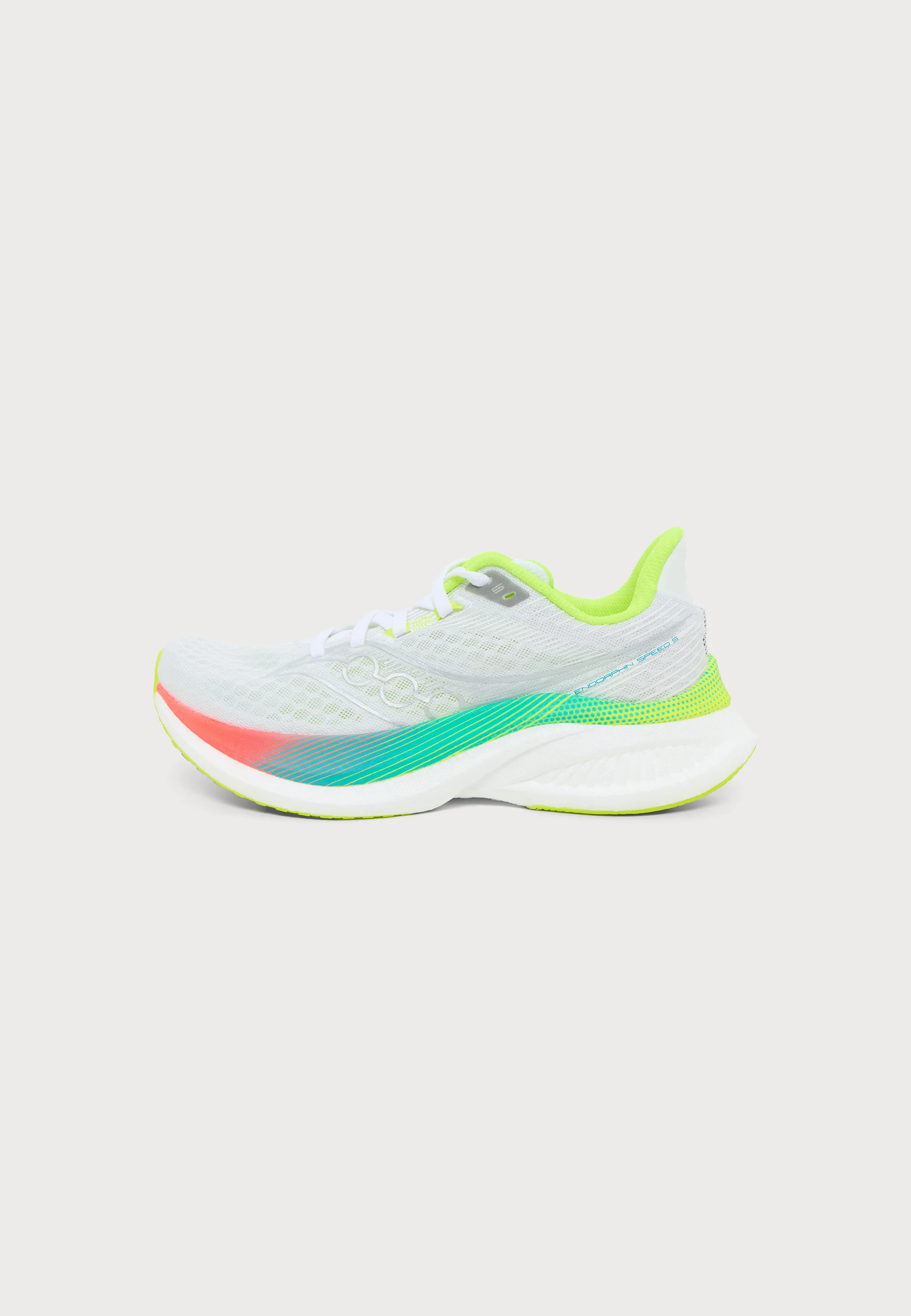 Saucony Endorphin Speed 5 : Légèreté et vitesse optimales