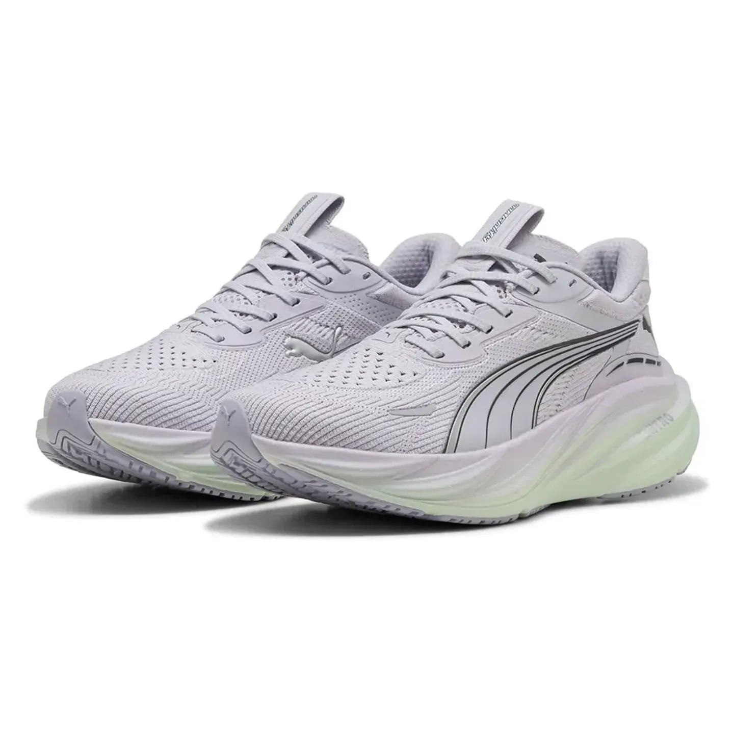 Vue arrière de la chaussure de running femme PUMA Magnify NITRO 3 montrant le contrefort du talon et