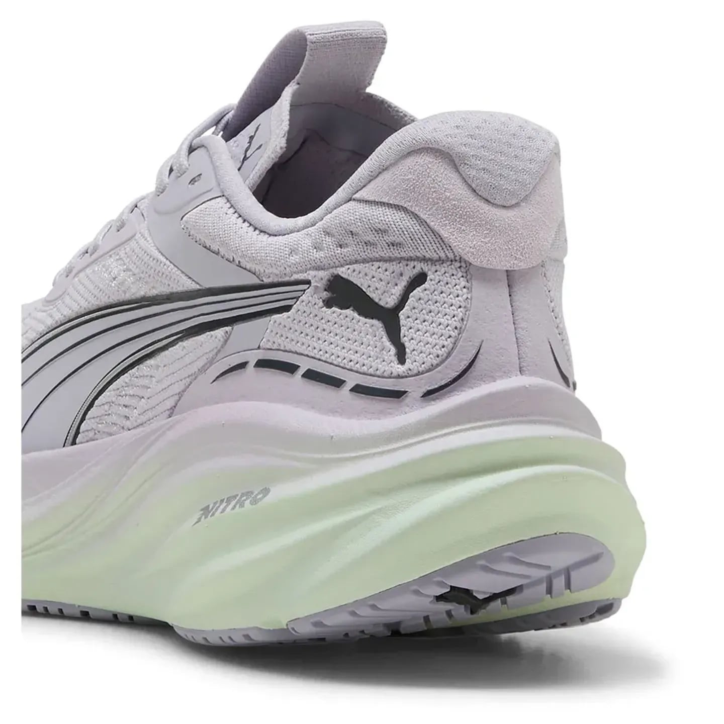Gros plan sur la semelle NITROFOAM de la chaussure running femme PUMA Magnify NITRO 3 : texture et a