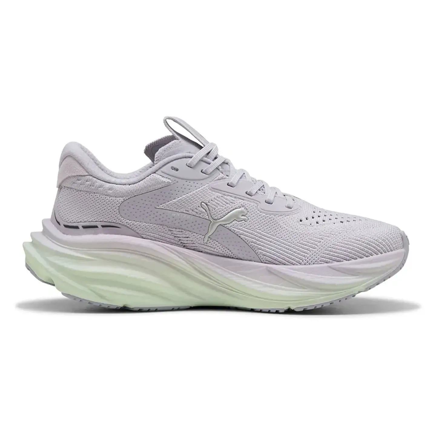 Vue de dessus de la chaussure de running pour femme PUMA Magnify NITRO 3 montrant le laçage et la ti