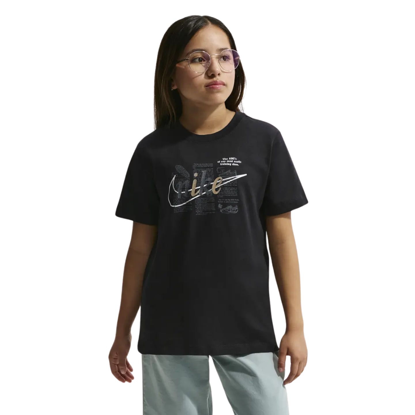 T-shirt Nike K NSW Club Script gris sur mannequin, vue de dos, coton doux et design simple au quotid