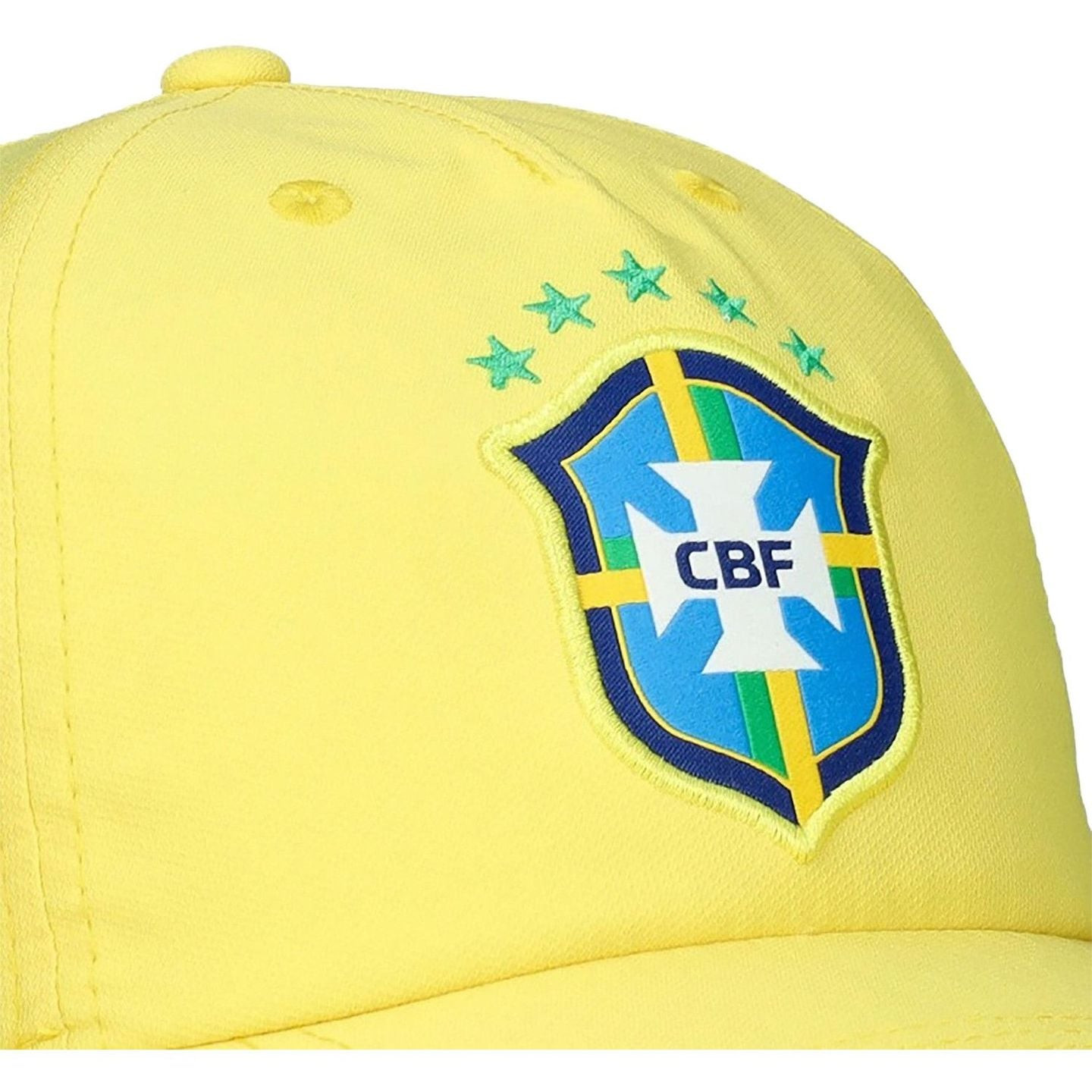 Casquette Nike Club Brazil Poly junior jaune : gros plan sur l'écusson CBF brodé et le logo Swoosh
