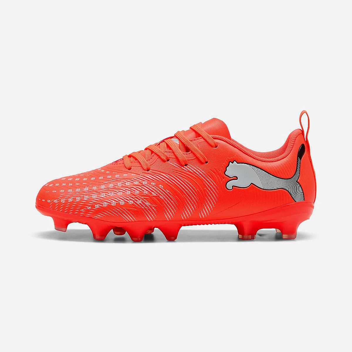 PUMA Future 9 Play FG/AG : Légèreté et agilité pour les playmakers