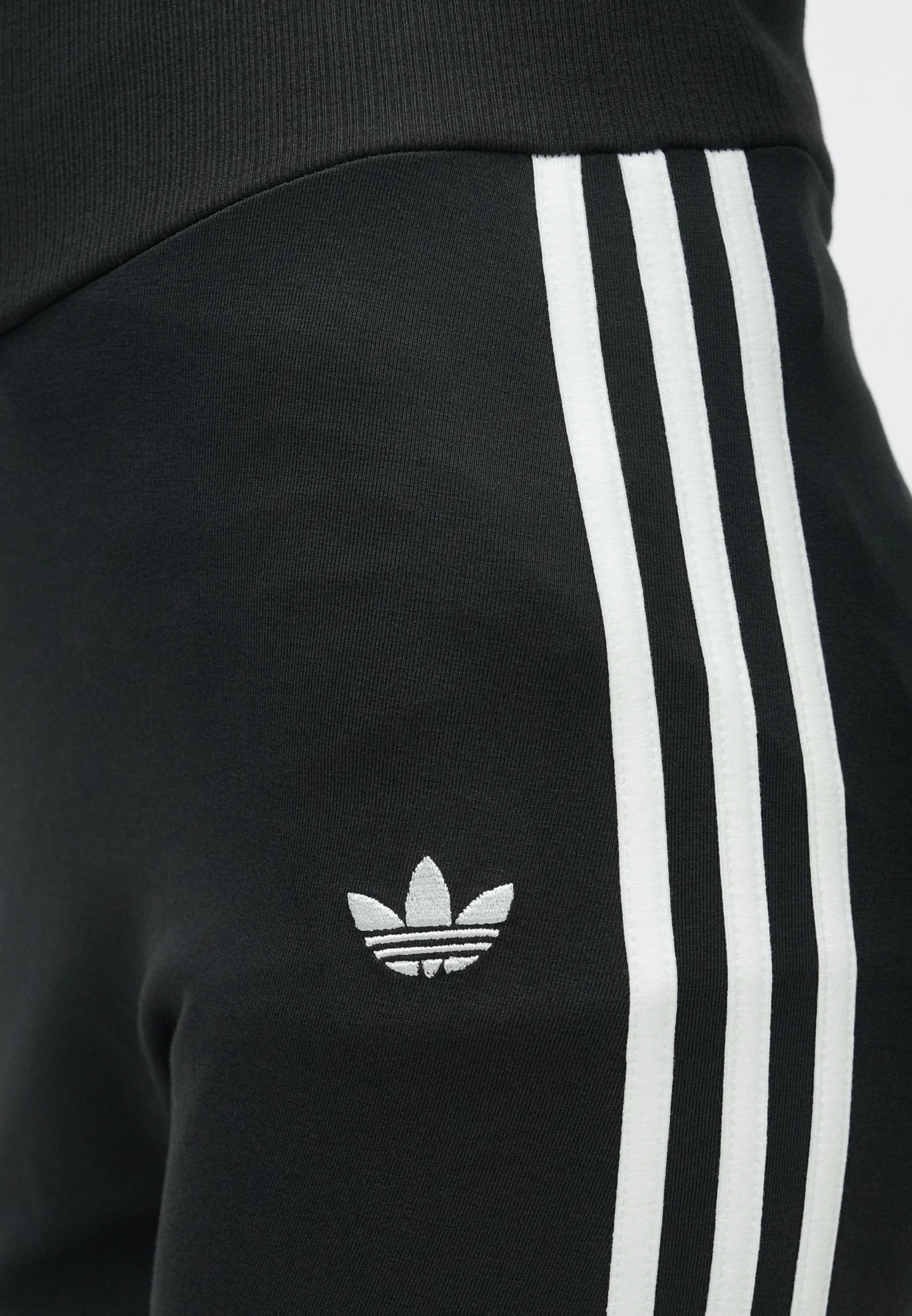 Legging Adidas Noir - Confort et style pour sport et quotidien