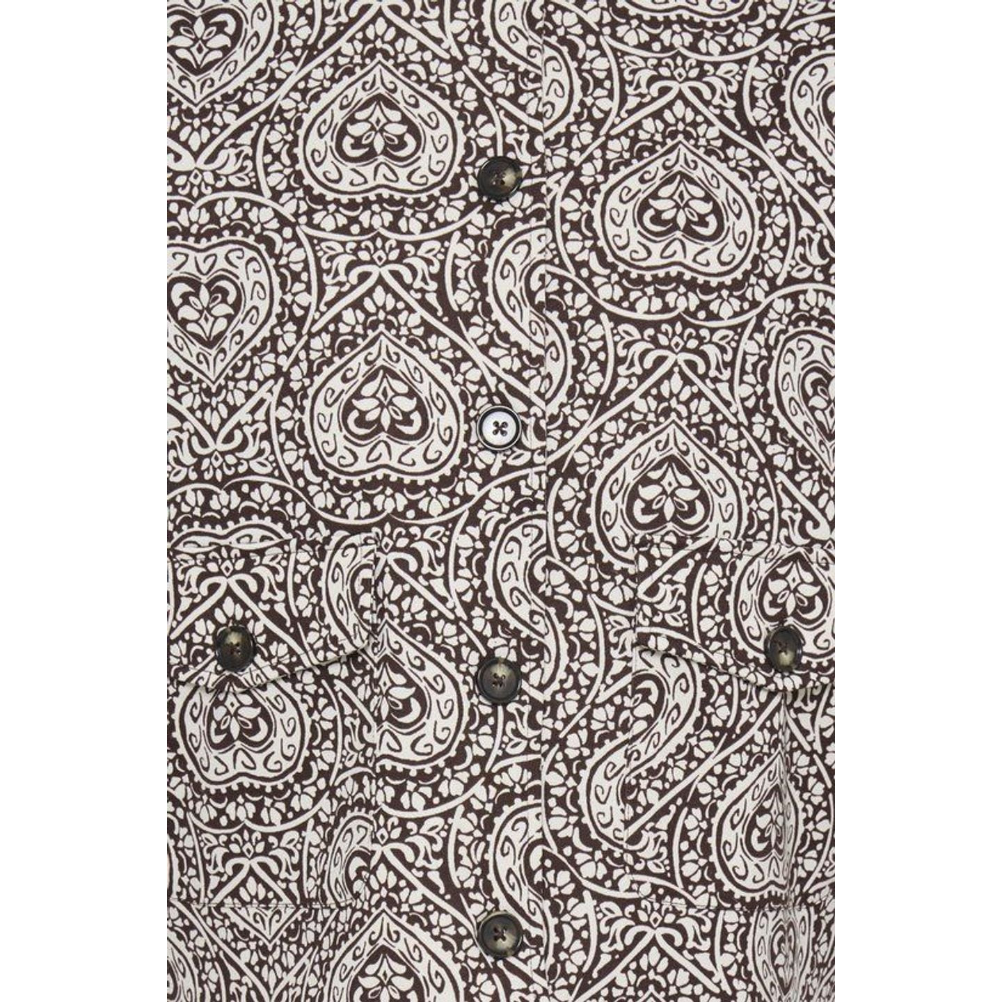 Gros plan sur le détail de la fermeture à boutons du cardigan en maille marron ICHI 2071596 IHKATE P