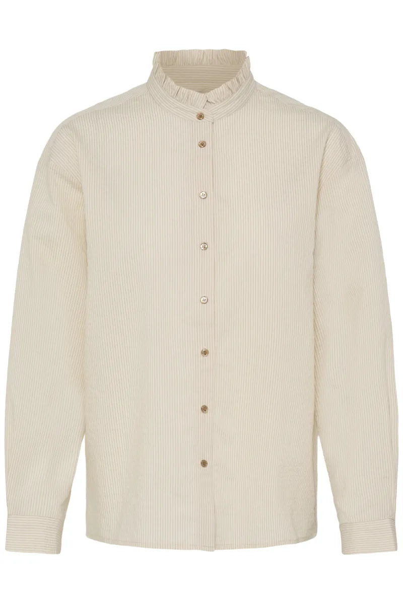 ICHI IHLUANNA SH white long-sleeved women's shirt with ruffled collar, front view packshot.