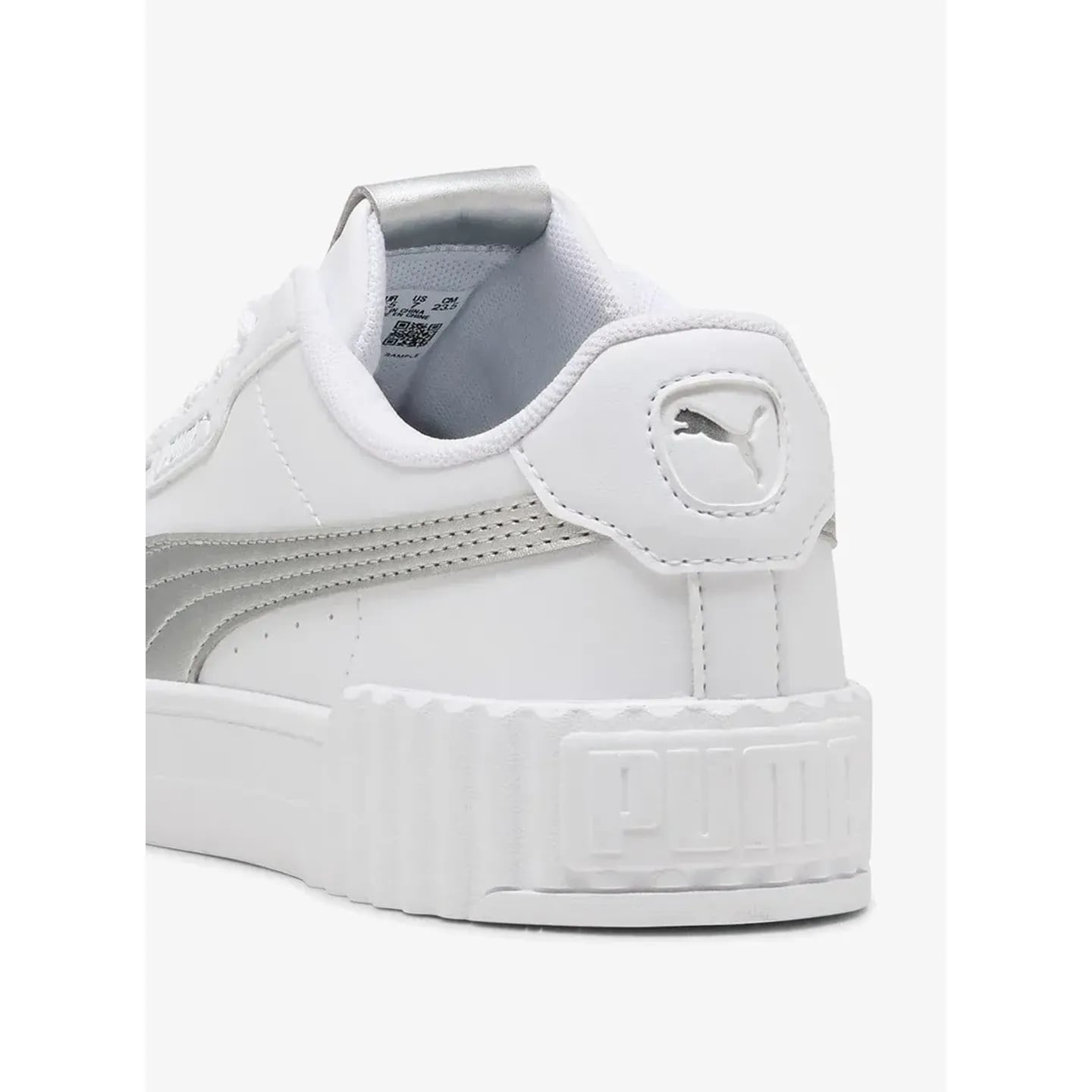 Sneakers PUMA Carina 3.0 Metallic Glam, gros plan sur les accents dorés métallisés au talon et le lo