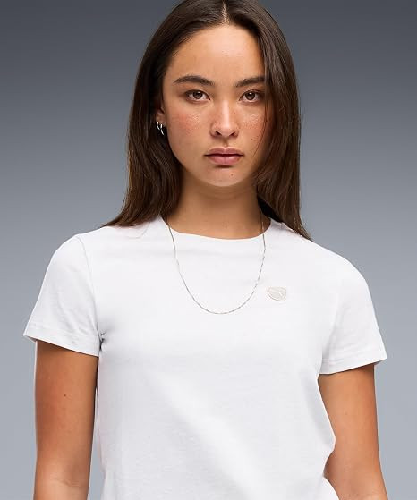 PUMA T-Shirt Manches Courtes Ess Elevated Tee Loisir Femme