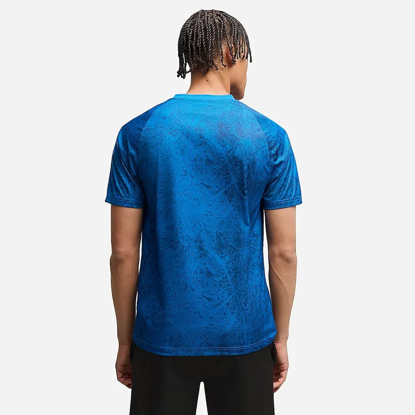 Mannequin portant le maillot d'échauffement Puma OM 2026/27 lors d'un échauffement dynamique sur le 