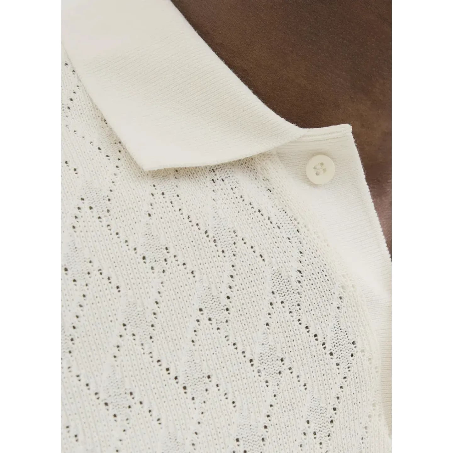 Vue à plat du polo Jack & Jones JPRBLATRENT Jacquard SN Cloud Dancer, devant boutonné et détails côt