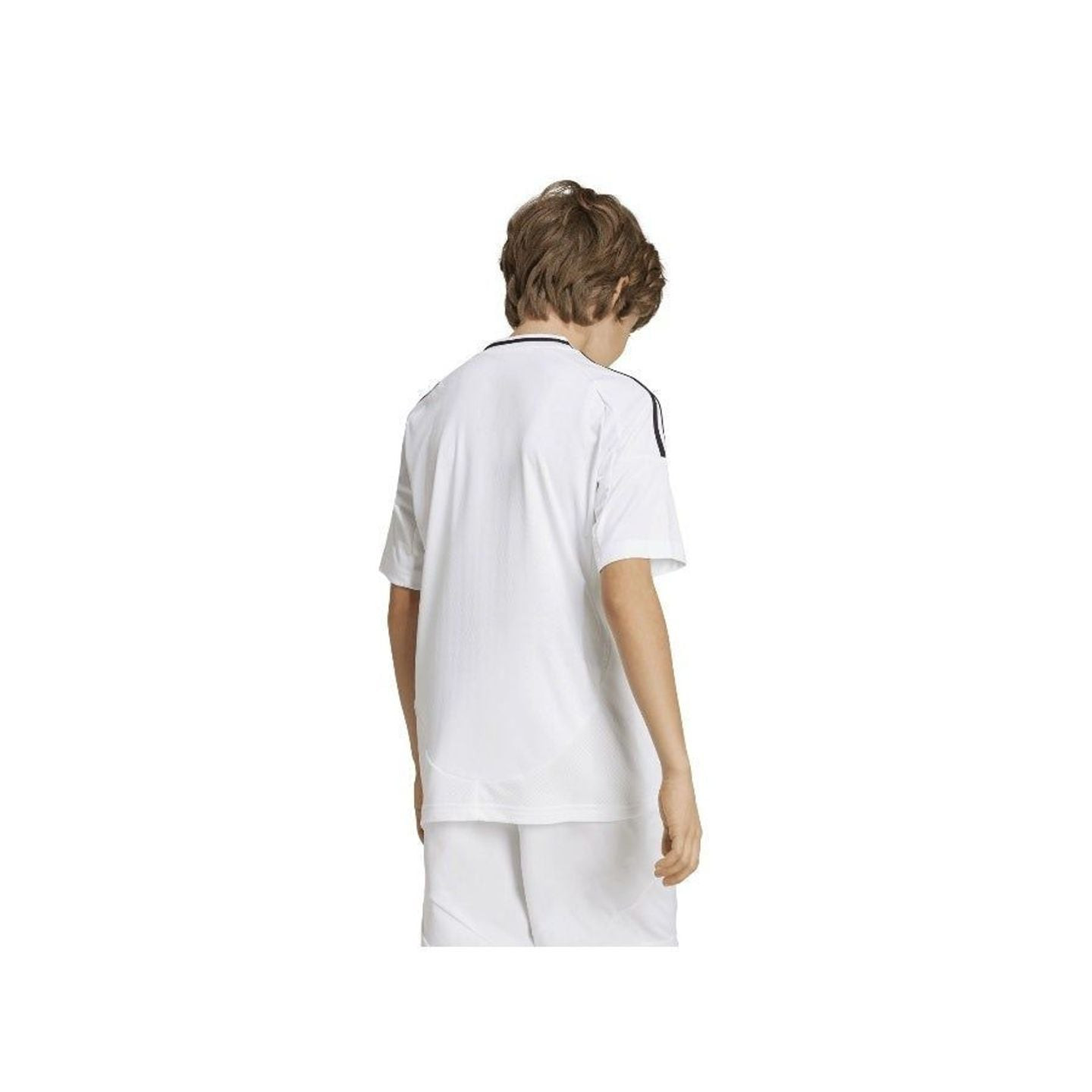 Photo lifestyle : enfants en maillot du Real Madrid, vue de face et de dos.