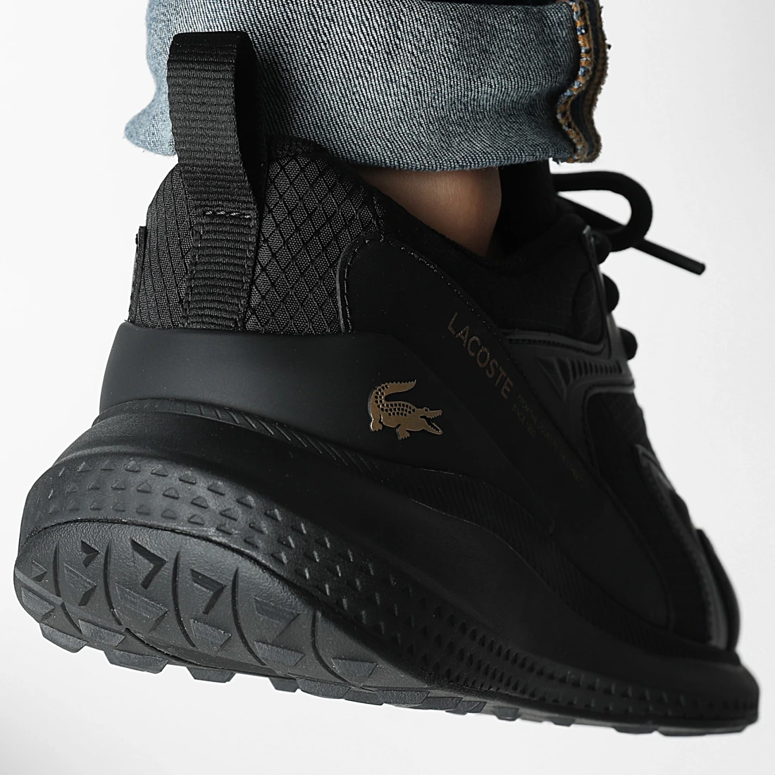 Lacoste L003 EVO 1262 : Basket Homme Confort & Style
