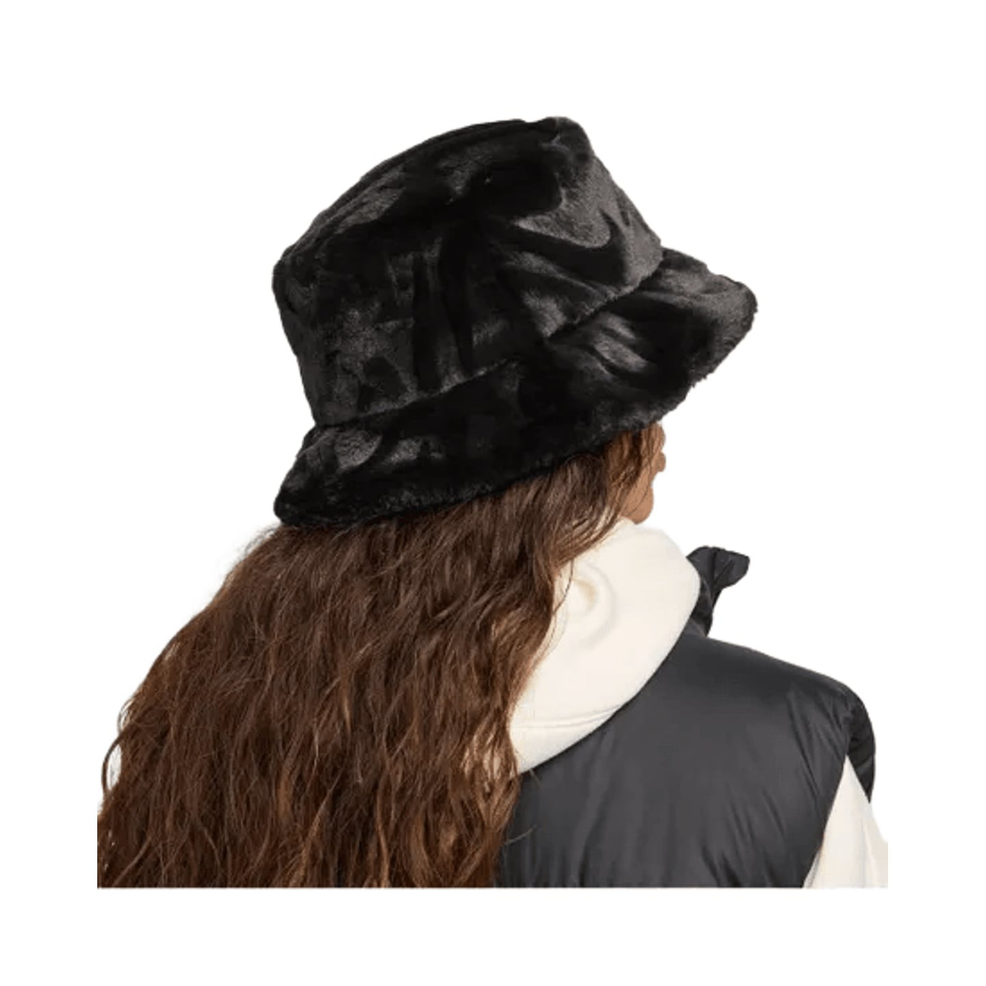 Vue arrière du bob Nike Apex en fausse fourrure noire, texture douce et couronne mi-profonde.