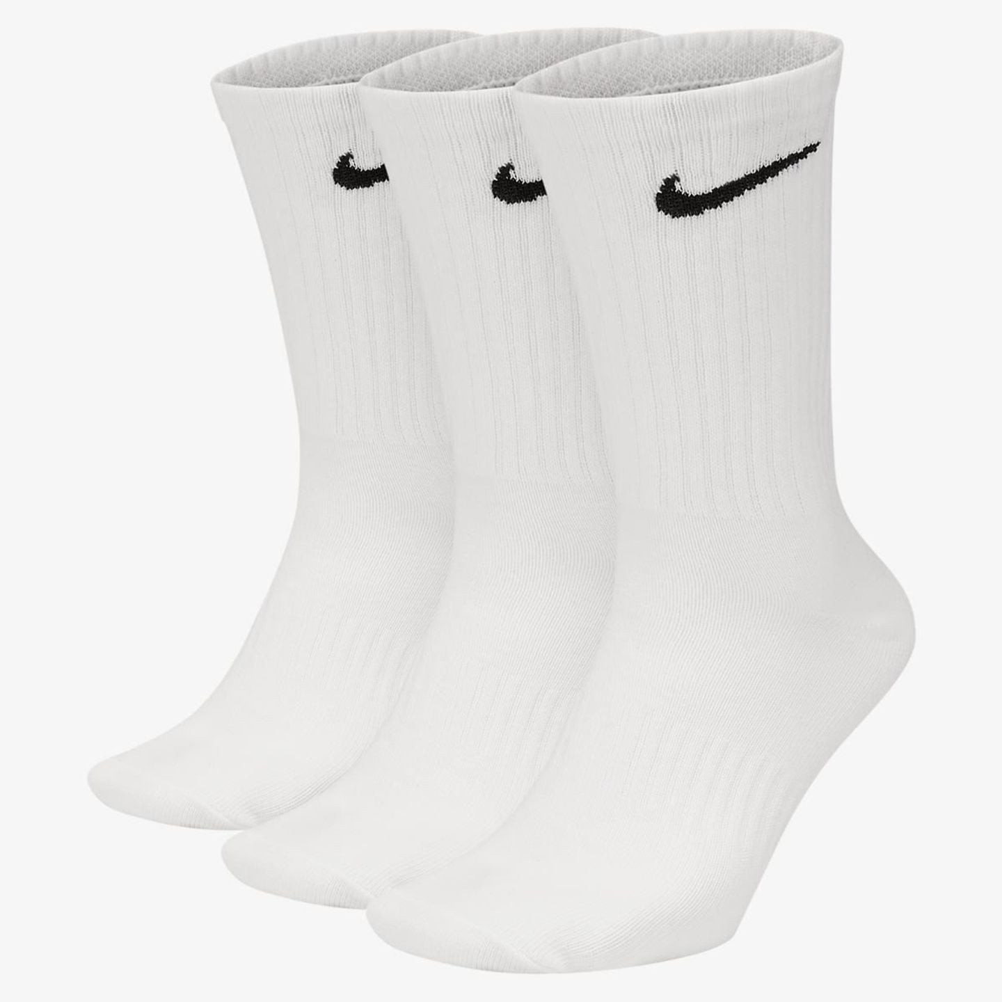 Trois chaussettes Nike Everyday Lightweight Crew blanches debout, avec logos swoosh noirs et poignet
