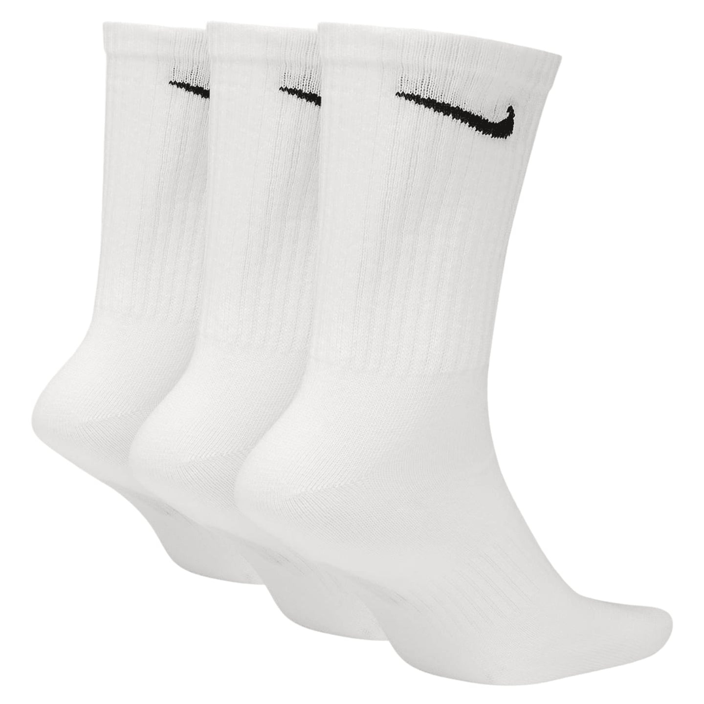 Lot de trois chaussettes Nike Everyday Lightweight Crew blanches alignées, avec logos swoosh noirs e