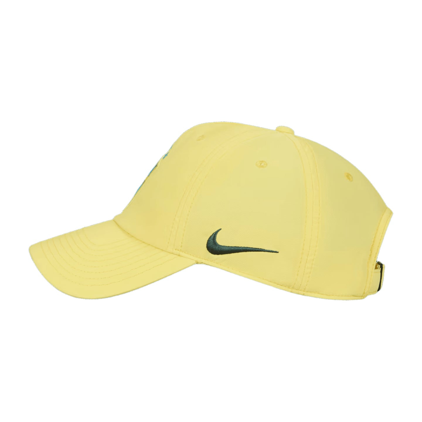 Vue de côté de la casquette Nike CBF Brésil Club 5 panneaux jaune avec swoosh Nike noir sur le panne