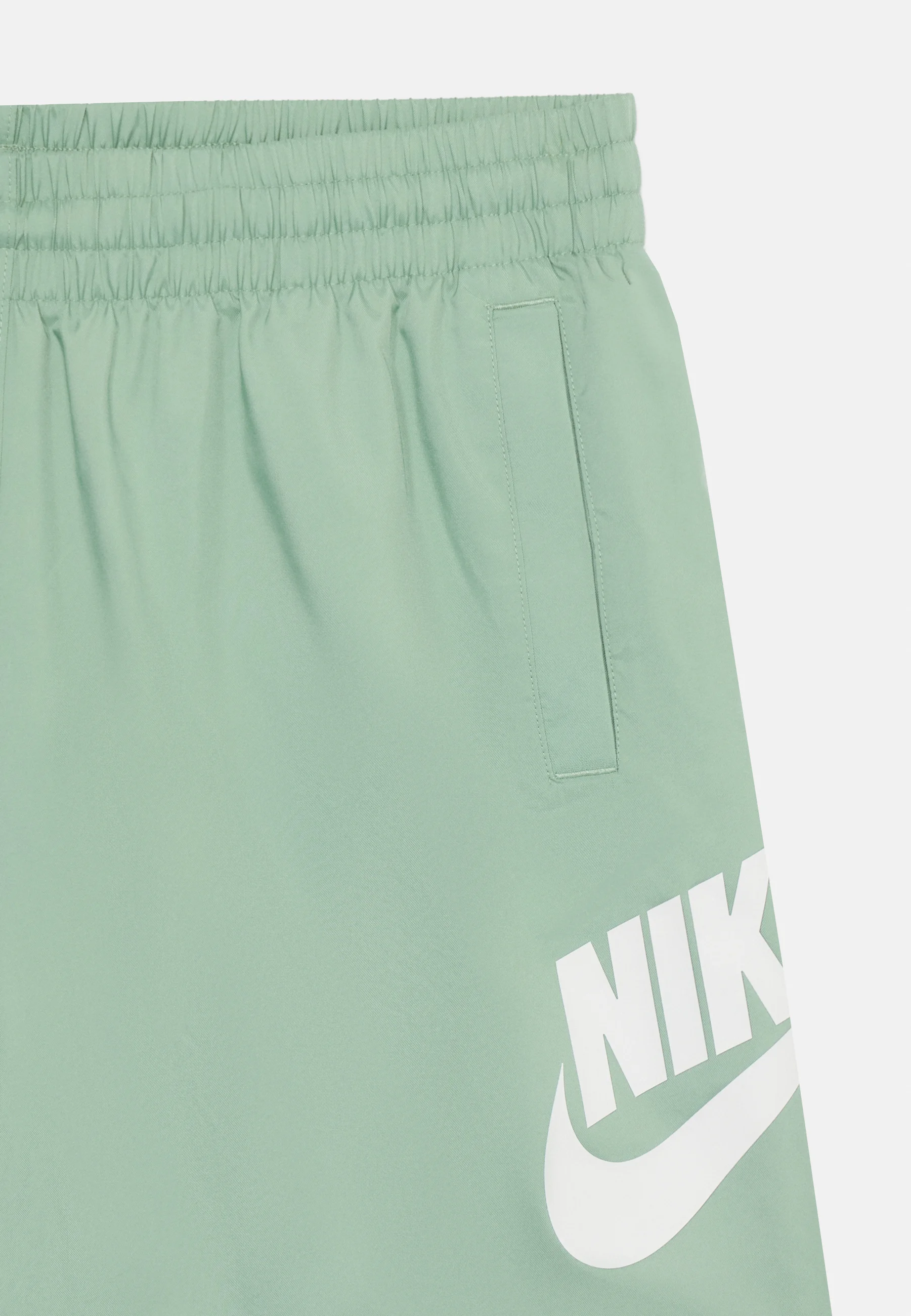 Nike K NSW Club Short : Confort et style pour les jeunes actifs