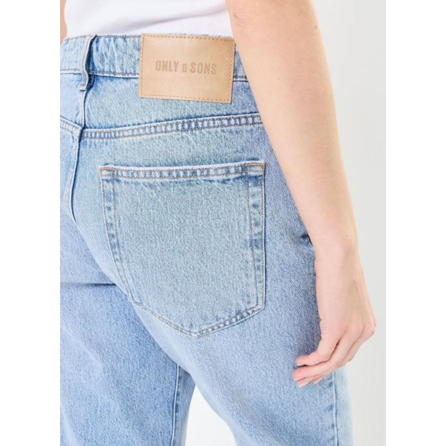 Détail du jean Only & Sons Jean Coupe Droite Edge Loose Taille Mi-Haute Homme : denim délavé, brague
