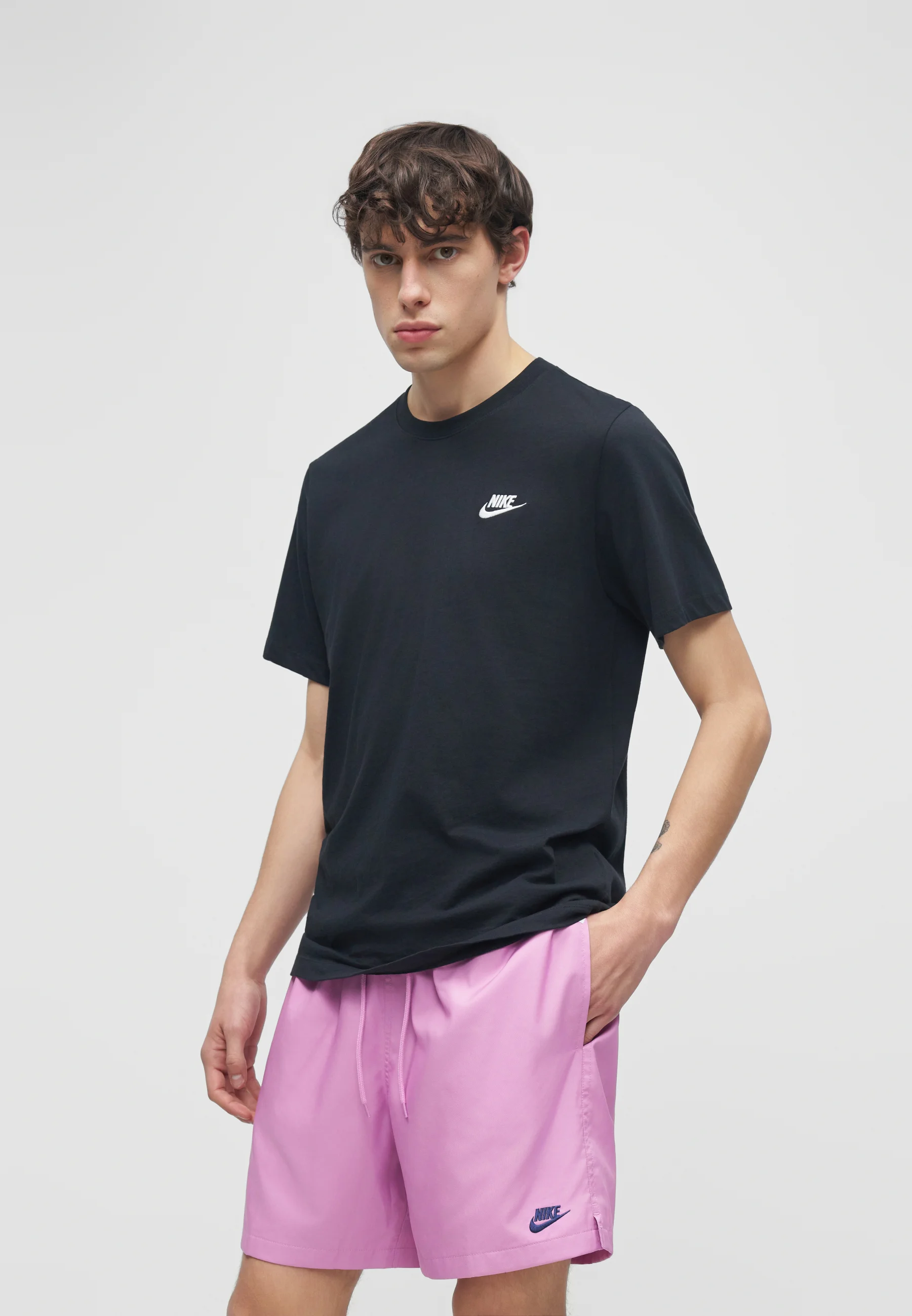 Short Nike Club Knit : Douceur et élégance au quotidien