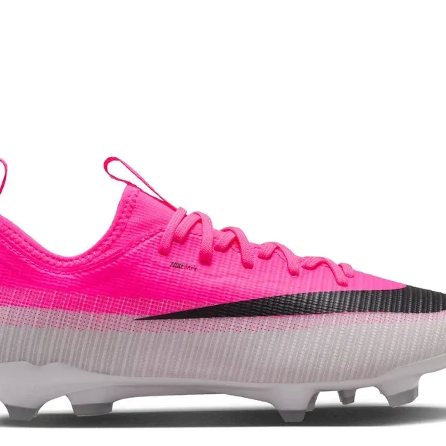 Détail de la tige NikeSkin de la Nike Mercurial Vapor 17 Academy FG/MG, texture pour un meilleur tou