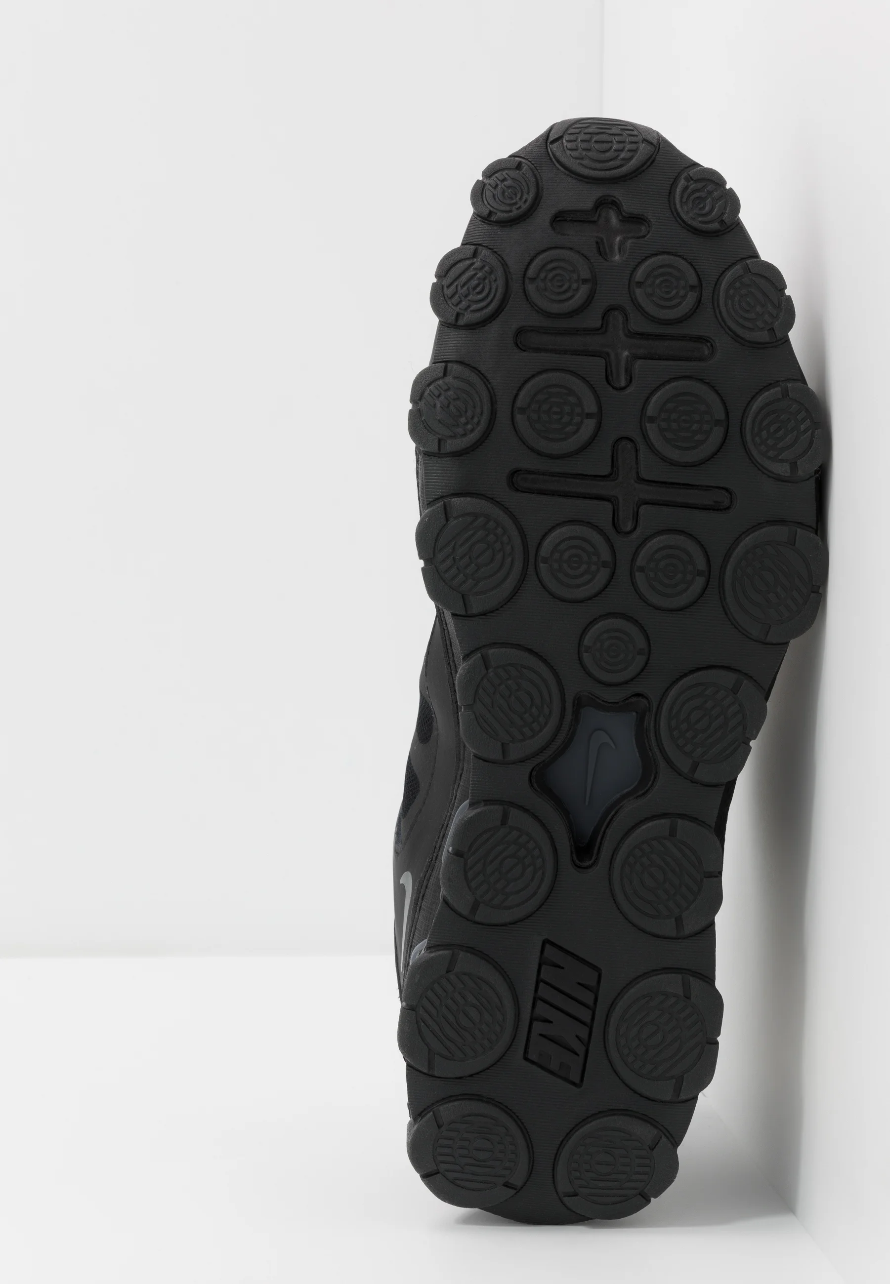 Nike Reax 8 NSW SL : Amorti réactif et style urbain