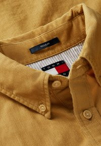 Chemise TJM Baby Corduroy Tommy Jeans - Confort & Style Casual