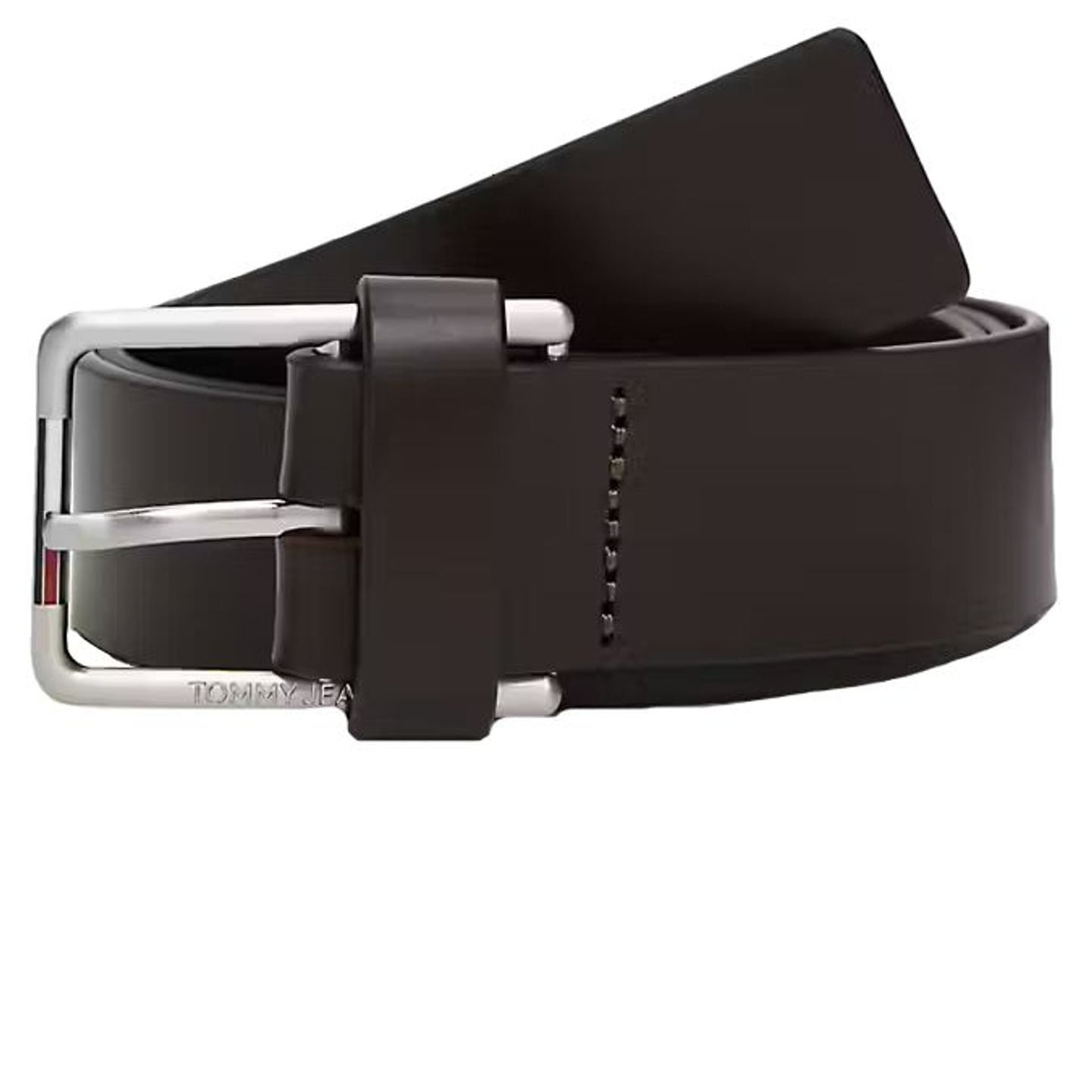 Gros plan sur la ceinture en cuir marron foncé TJM AUSTIN 3.5 avec boucle rectangulaire argentée et 