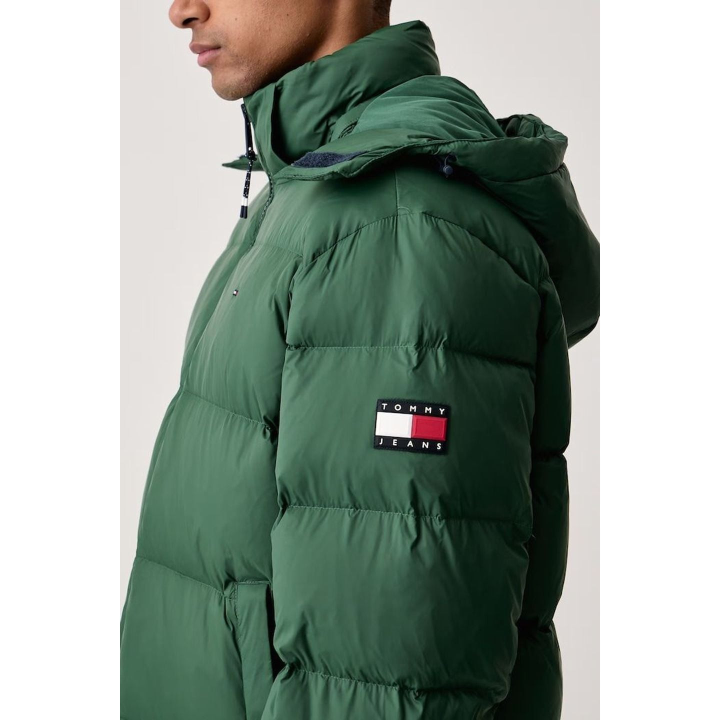 Détail : Tommy Jeans Doudoune Matelassée Oversize Tjm Essential Down J Duvet Naturel Capuche Détacha