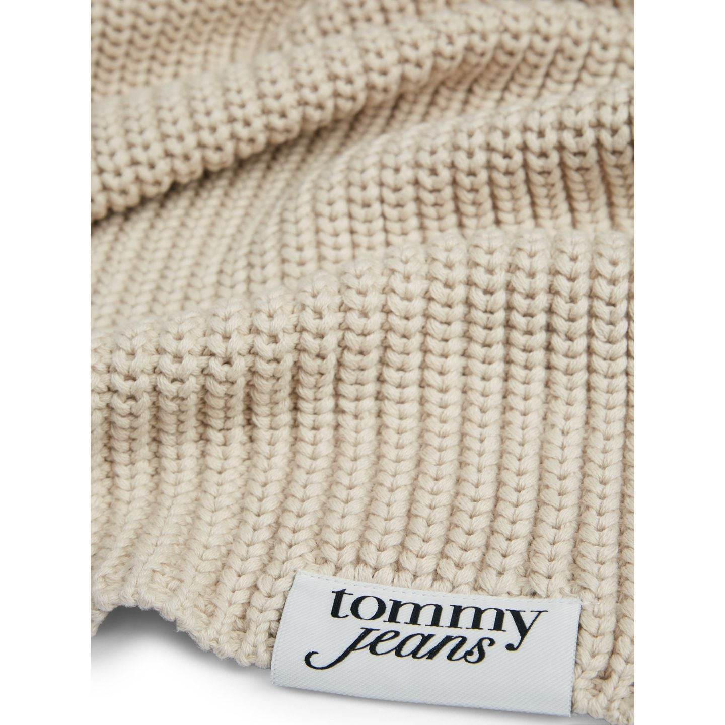 Détail de la maille côtelée et du logo script de l'écharpe Tommy Jeans Écharpe En Maille Côtelée TJW