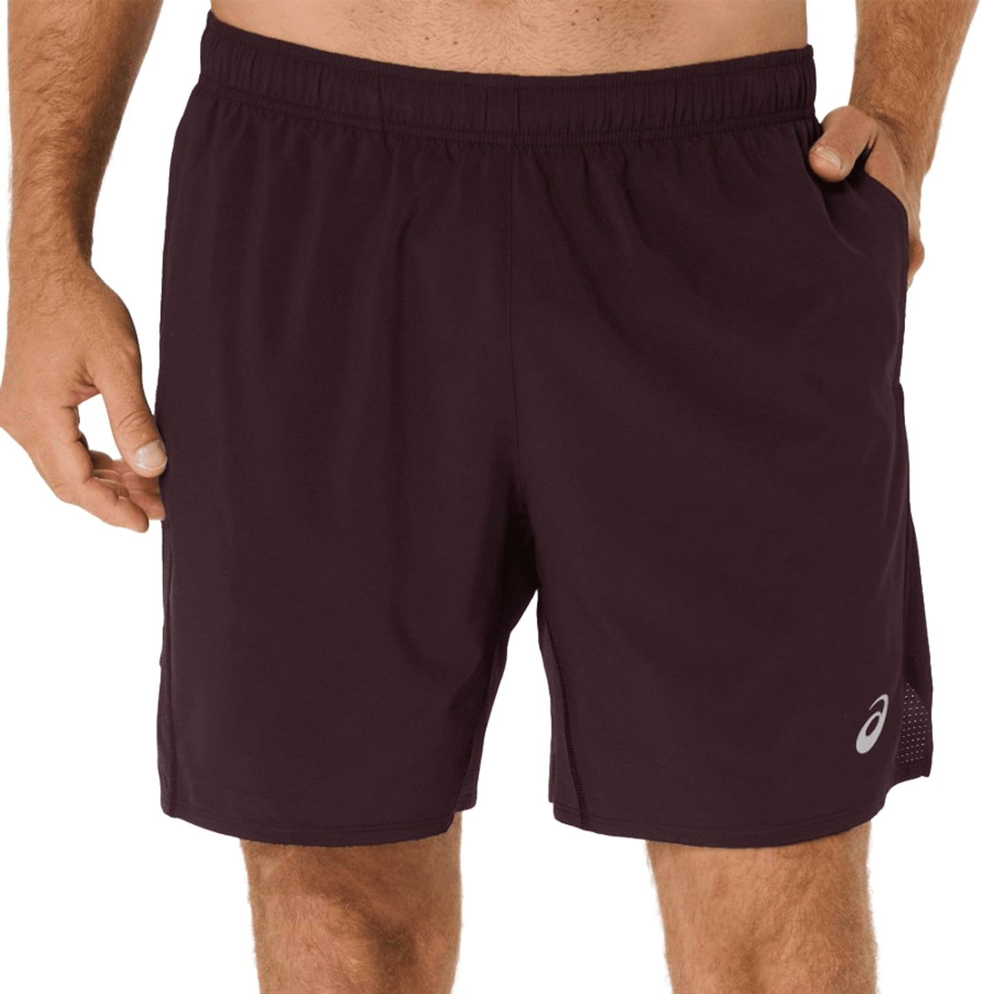 Vue de face du short ASICS Core 7 pouces violet foncé, ceinture élastique, poche latérale et logo ré
