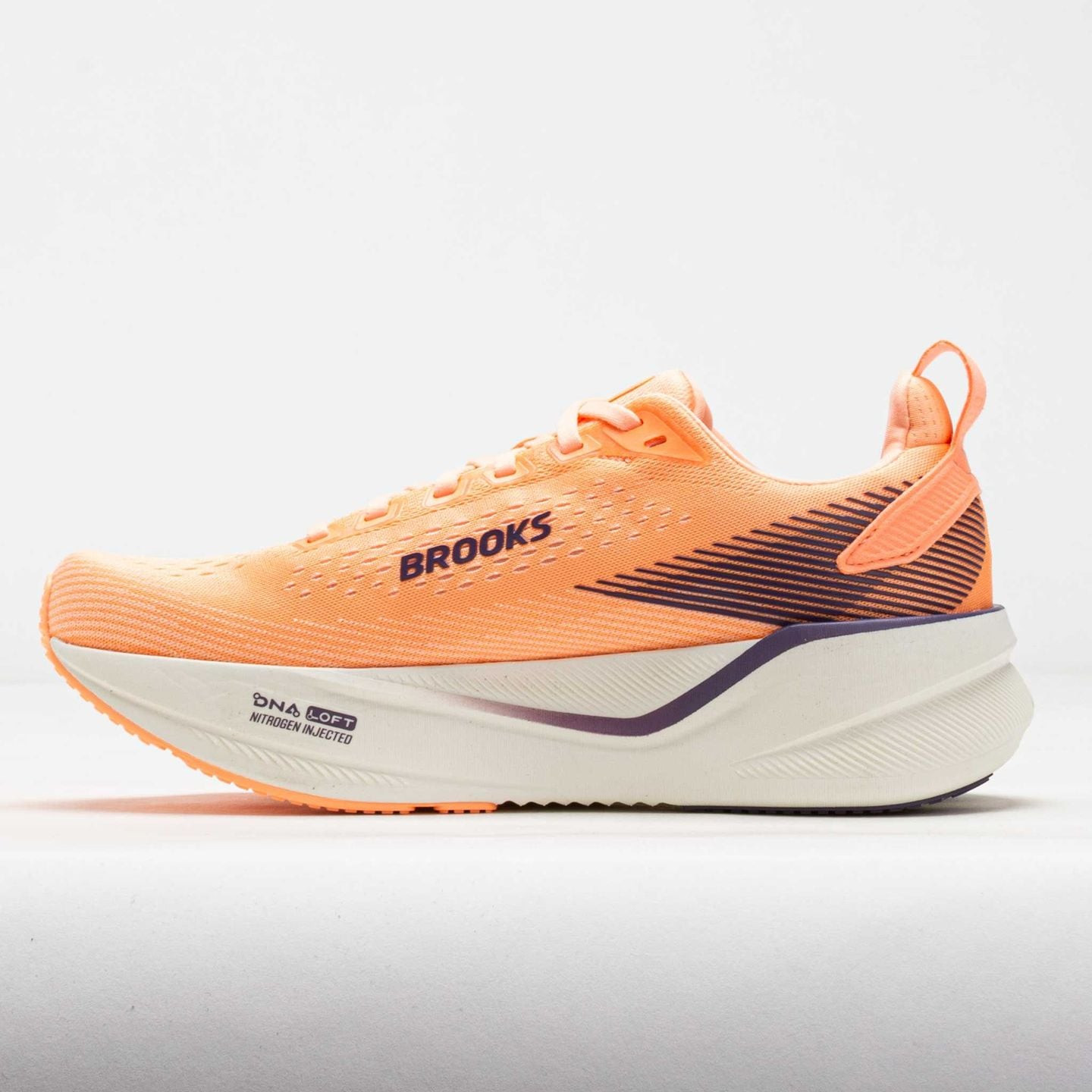 Packshot de la Brooks Chaussures De Running Route À Amorti Maximal Ghost Max 4 Femme, vue de profil 