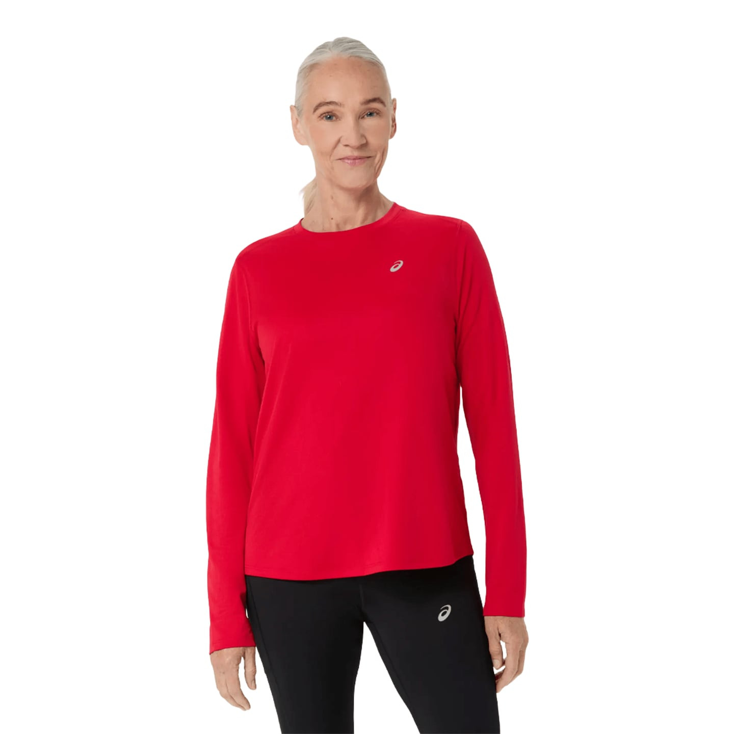 Coureuse portant l'ASICS Haut Technique Manches Longues Core LS Top Running Femme en extérieur