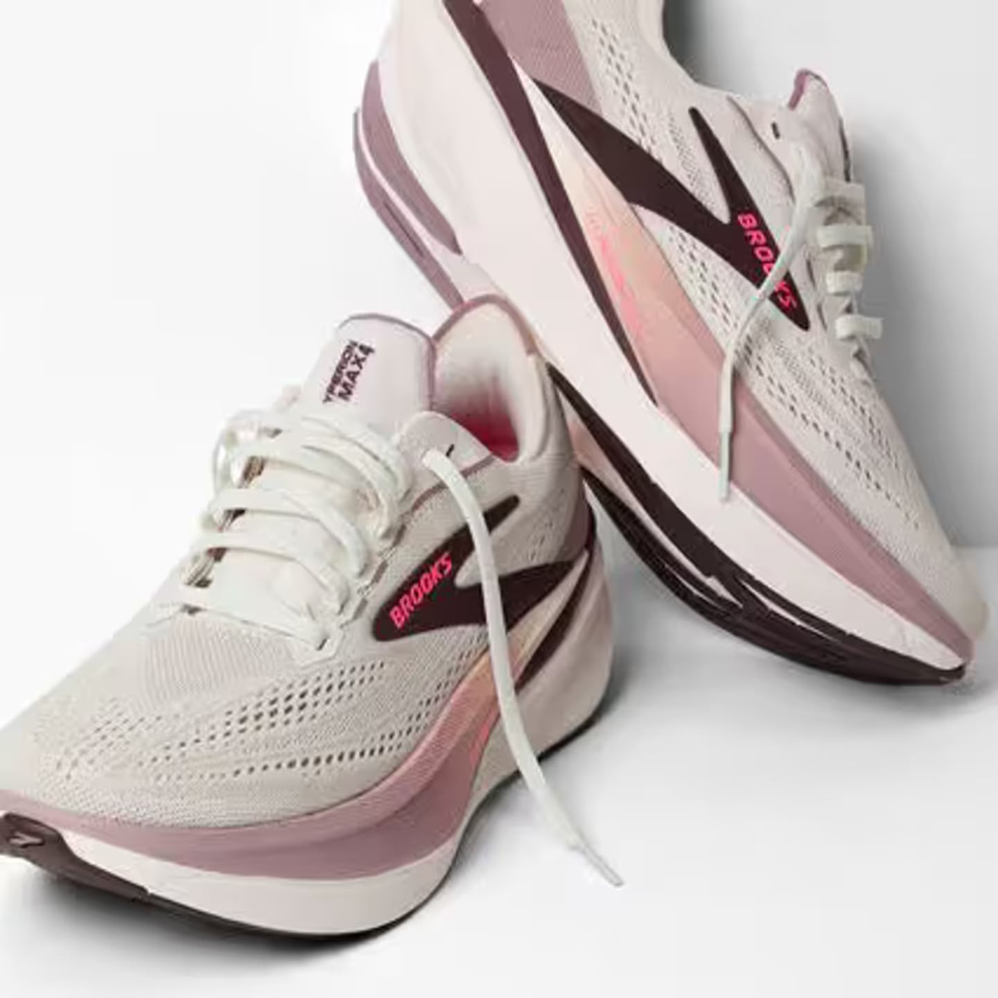 Brooks Chaussure De Running Route Hyperion Max 4 Plaque De Propulsion Femme en ambiance route
