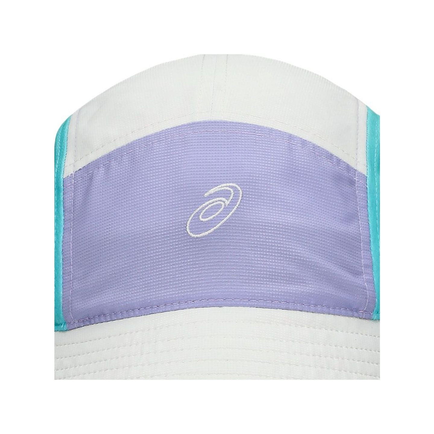 Détail du chapeau bucket ASICS Performance Running en mesh anti-humidité, cordon ajustable et large 