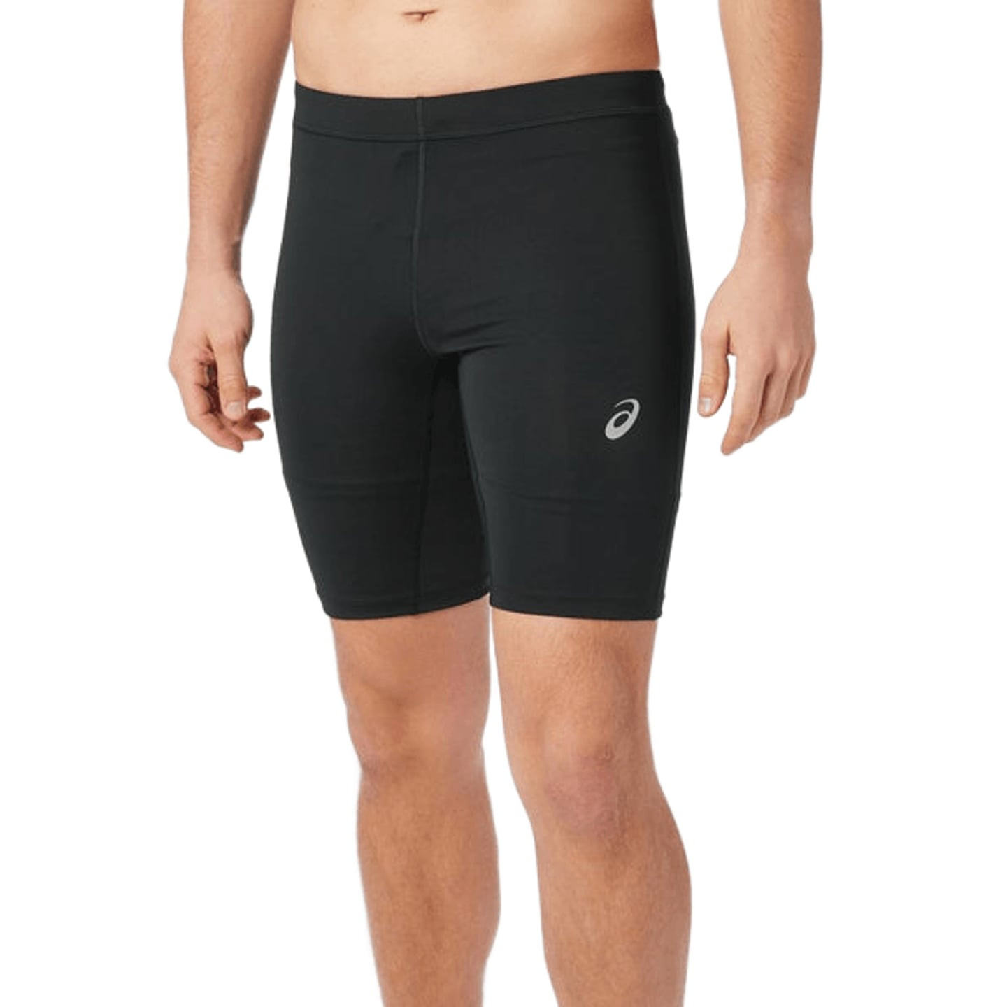 Athlète portant le shorty de running ajusté ASICS Core Sprinter noir, vue de face avec logo sur la j
