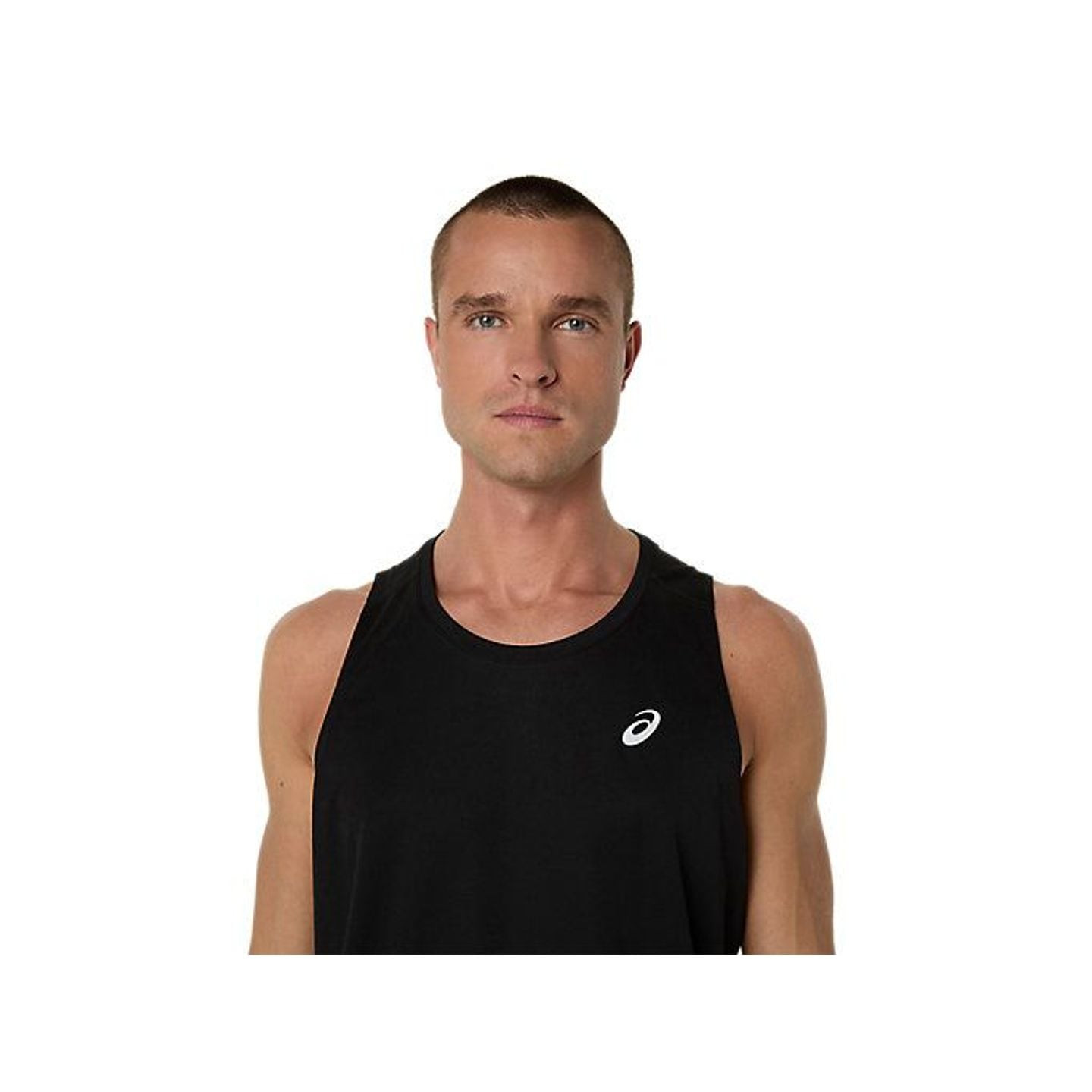 Coureur portant l'Asics Débardeur De Running Core Singlet Respirant Et Léger Homme