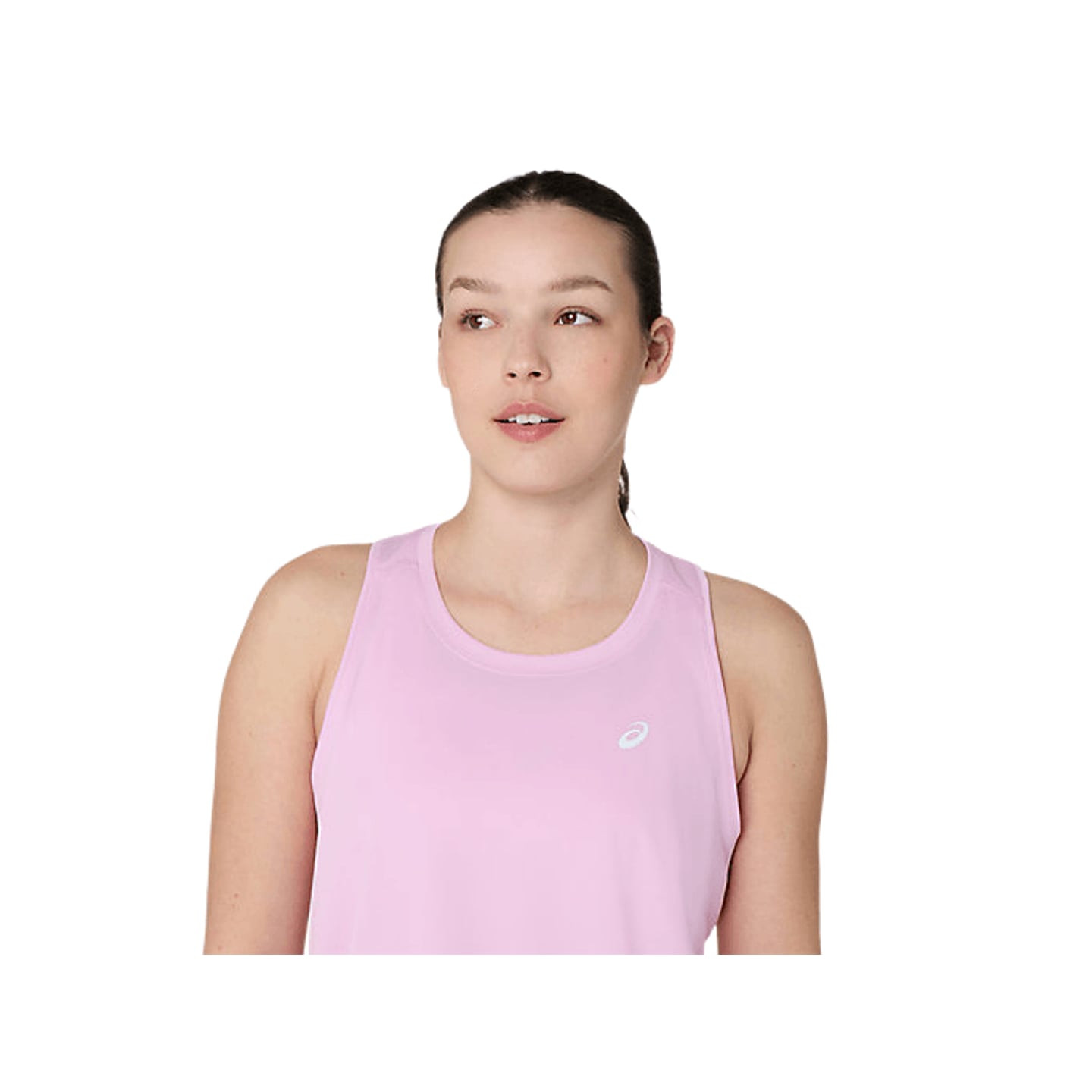 Coureuse portant Asics Débardeur De Running Core Tank Dos Nageur Femme lors d'un run en extérieur
