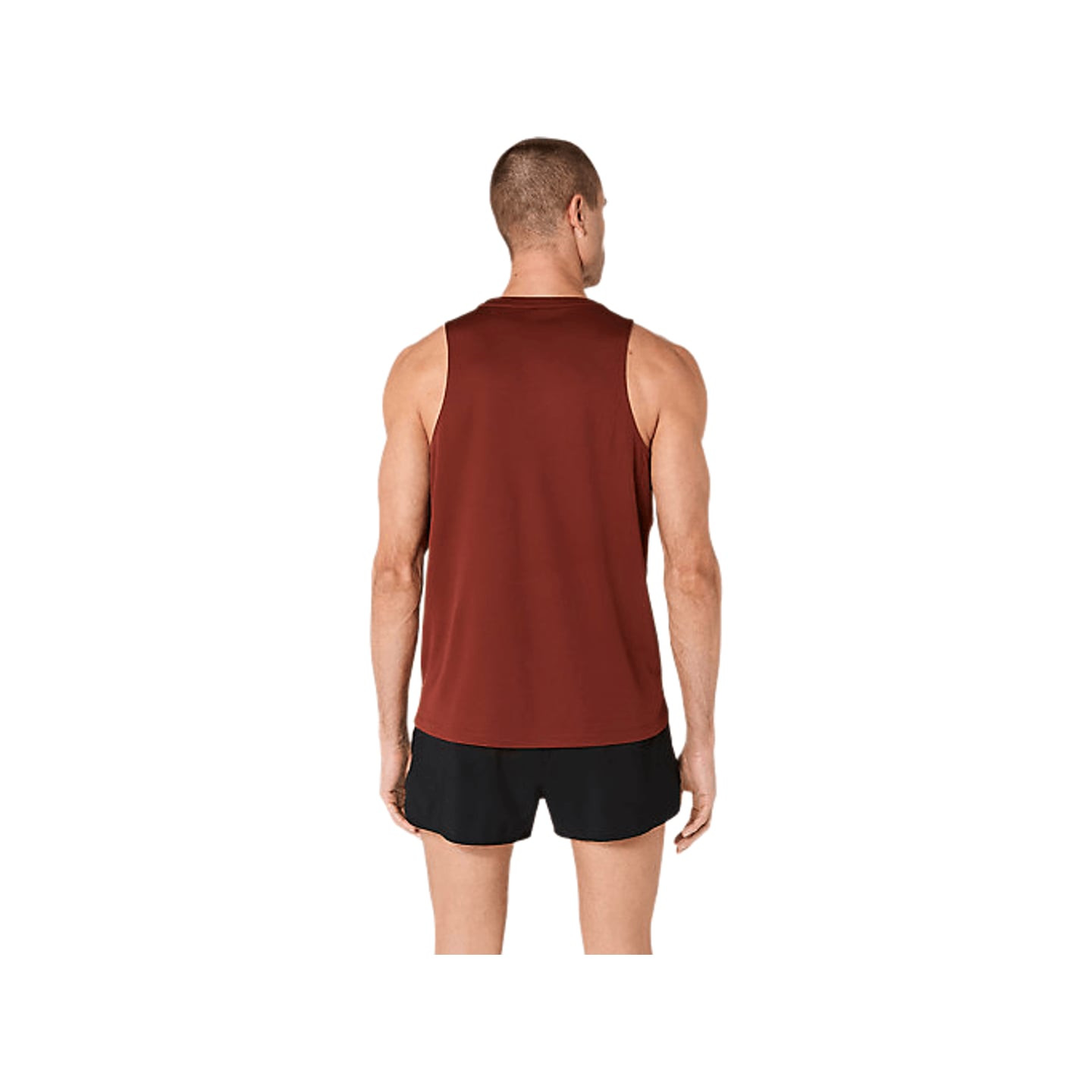 Vue de dos d'un coureur portant le débardeur ASICS Core Singlet brun rouille avec un short de runnin