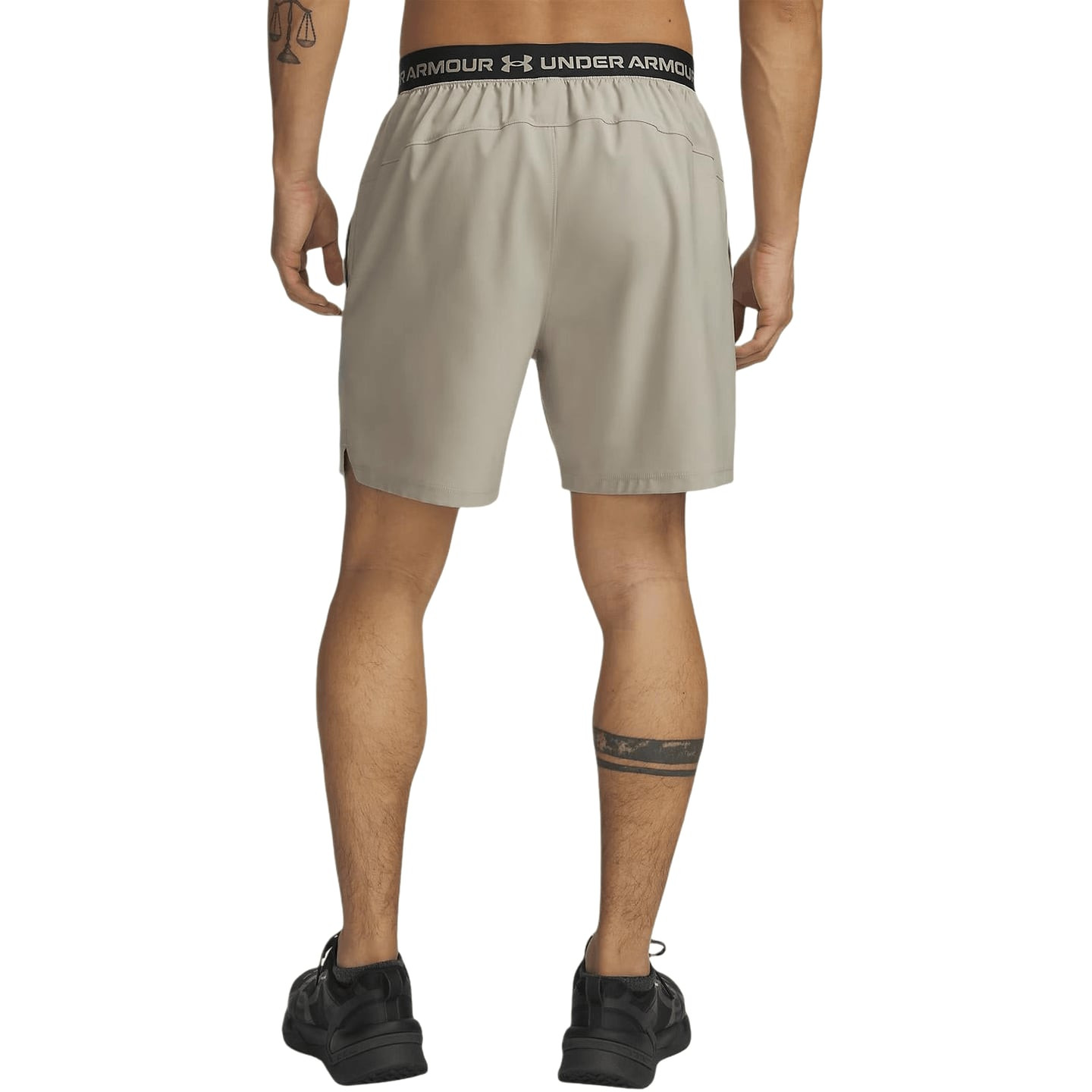 Vue arrière du short homme UA Vanish Woven 2.0 6 pouces taupe Timberwolf, ceinture élastique noire U