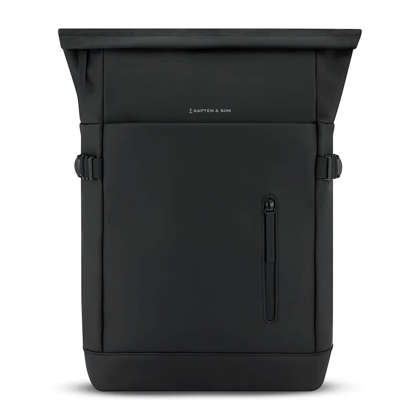 Vue de face du sac à dos rolltop Helsinki All Black Kapten & Son avec poche avant zippée verticale.