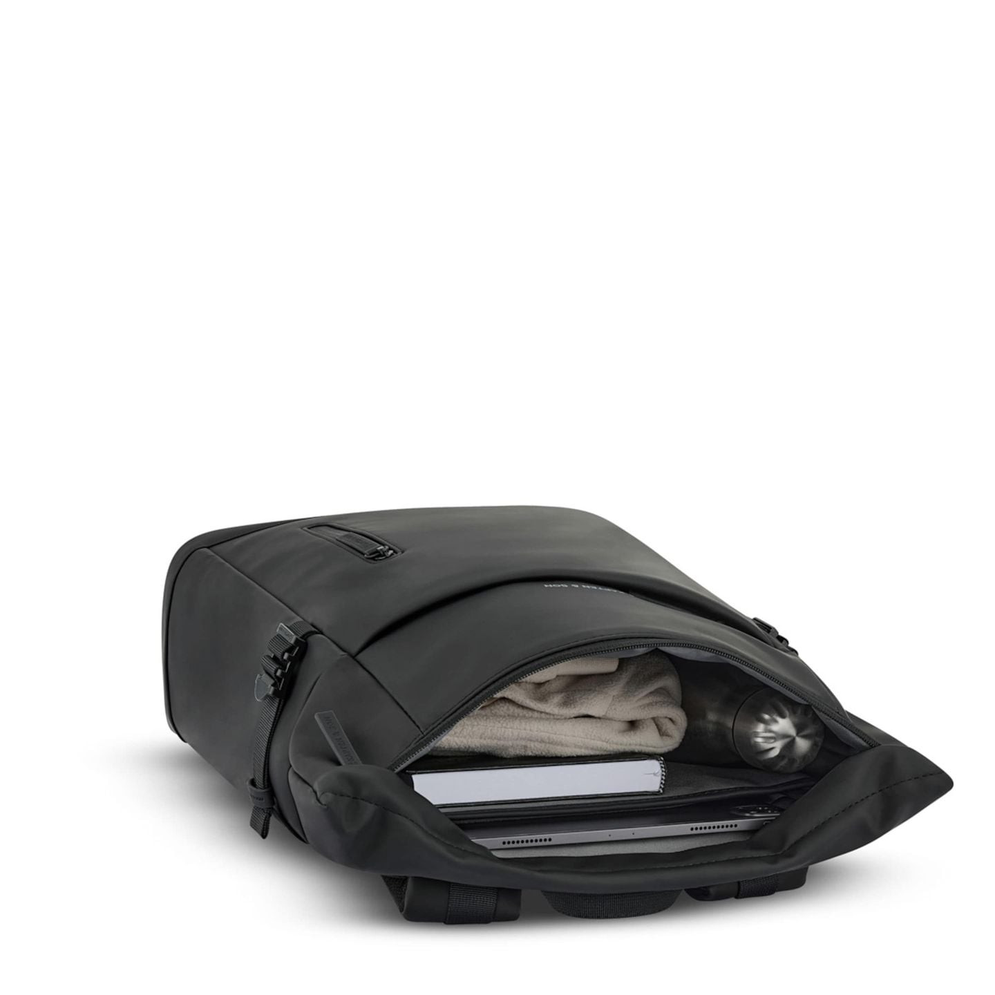 Sac à dos Helsinki All Black ouvert, intérieur spacieux avec carnet, ordinateur portable, bouteille 
