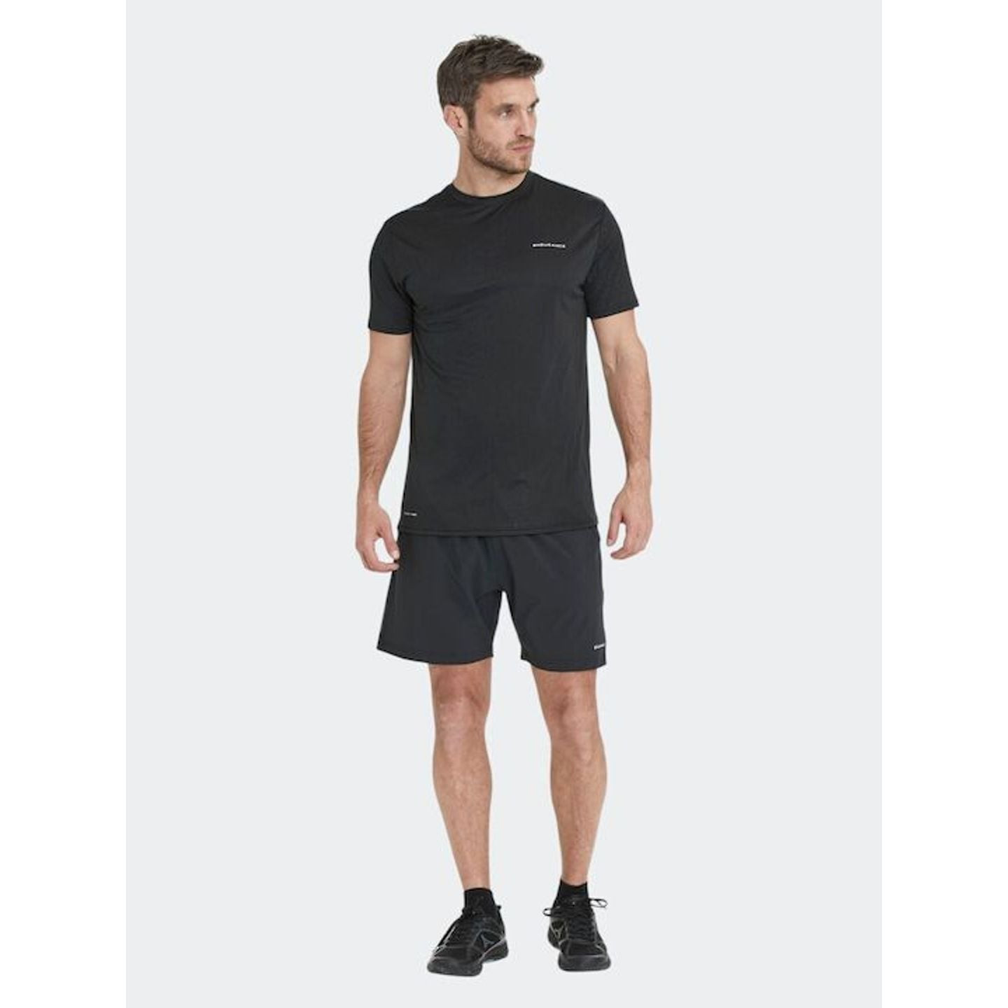 Homme portant Endurance T-Shirt De Sport À Manches Courtes Dipose V2 Coupe Ouverte Homme lors d’un f