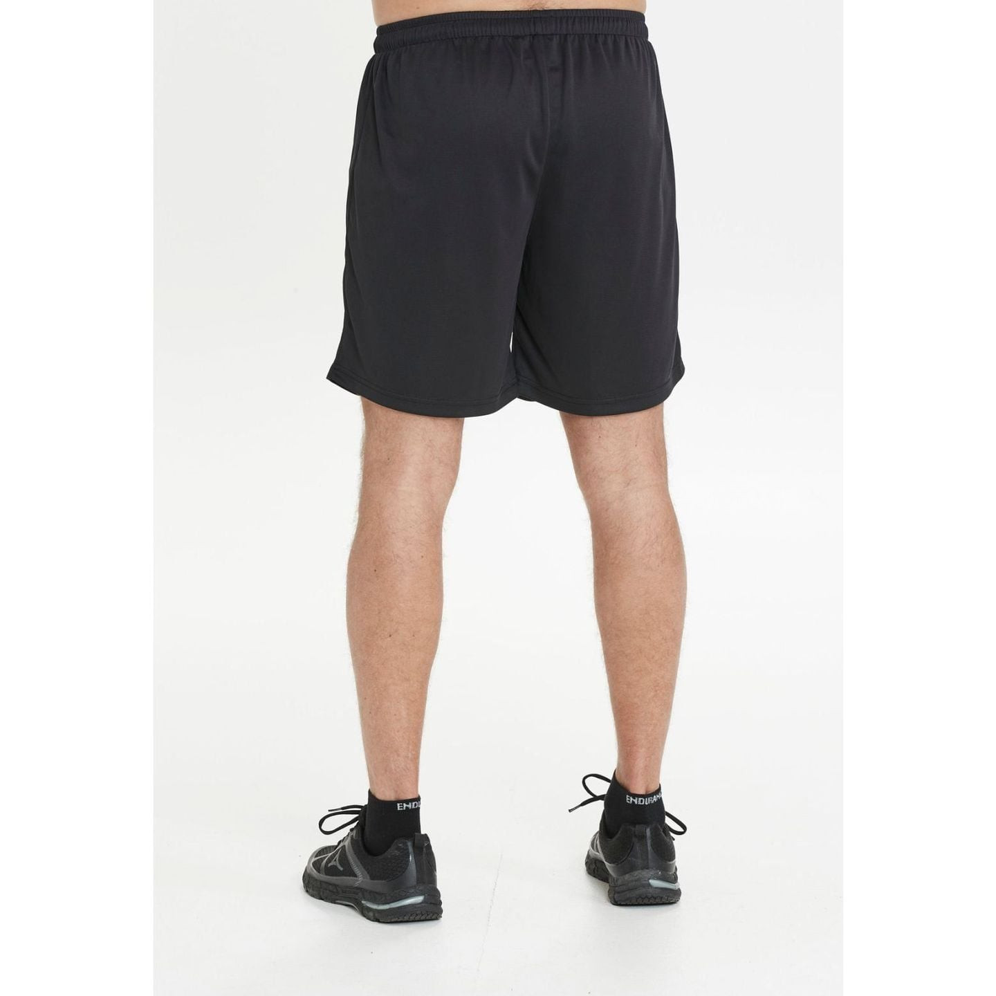 Endurance Short De Sport Léger Respirant Quick-Dry Sesto M Homme en ambiance sportive dynamique