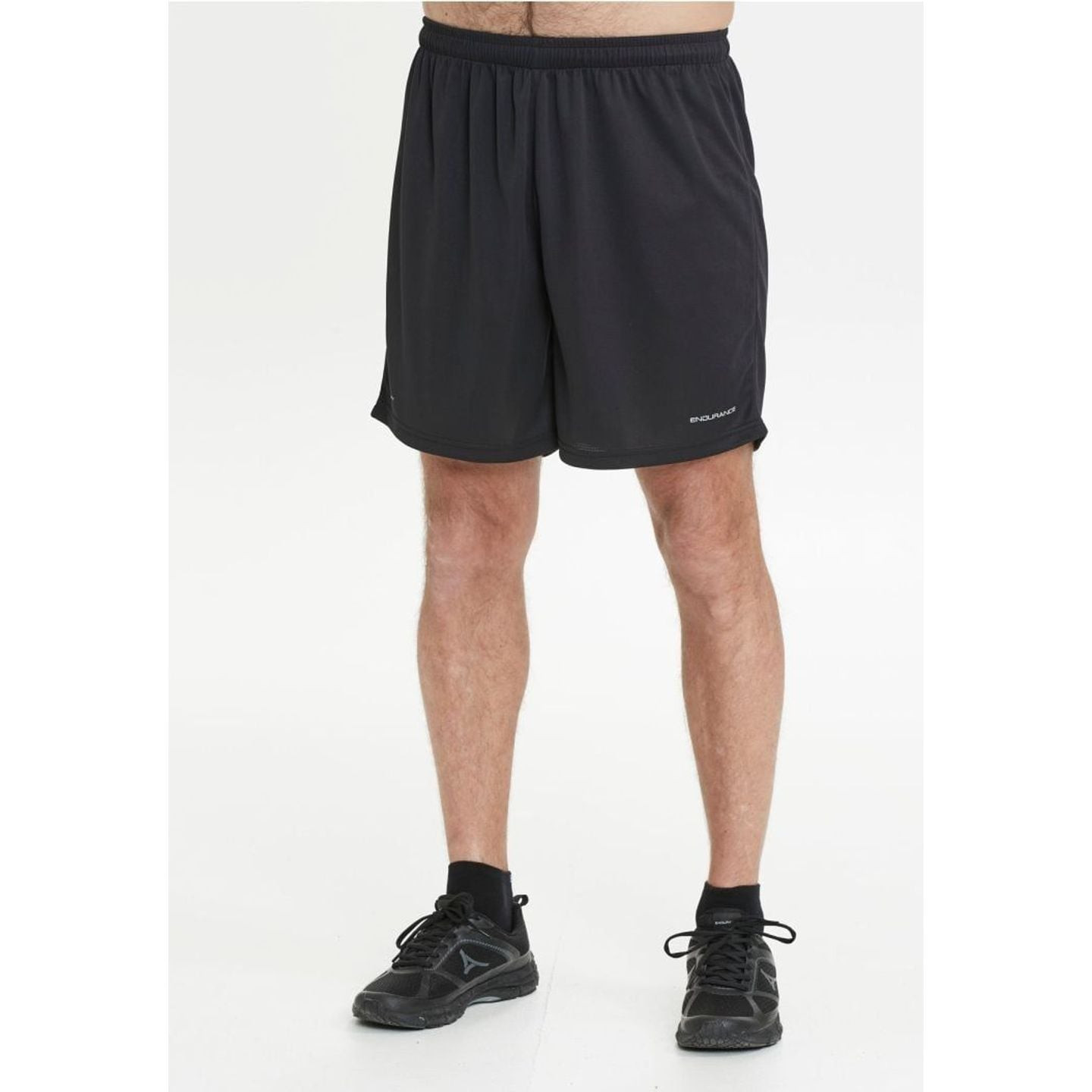 Endurance Short De Sport Léger Respirant Quick-Dry Sesto M Homme présenté dans une ambiance sportive